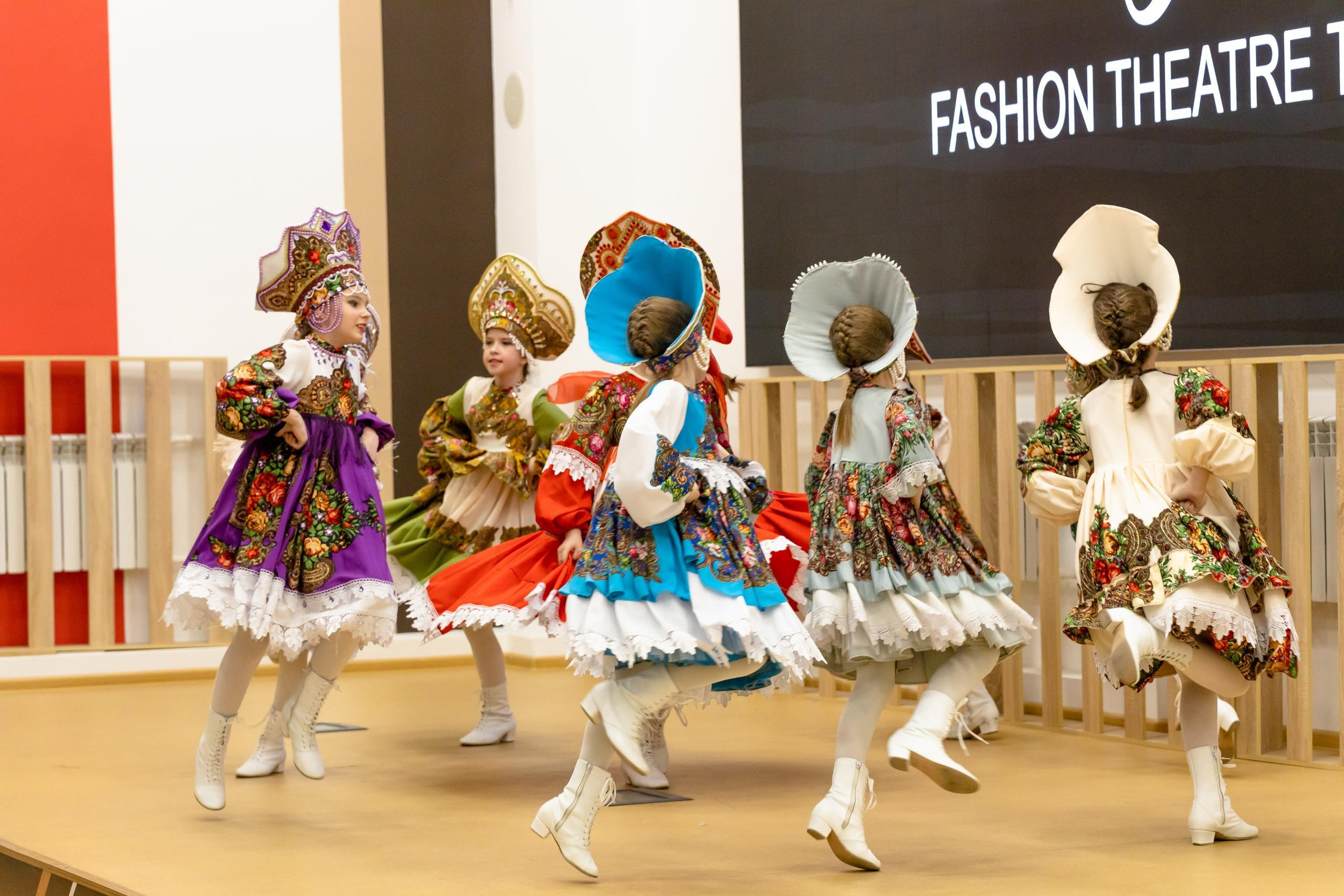 Репортаж 70-200 f2.8 Tamron g2. Показ театр моды «Стиль» («Style» город Тула). Фотограф в Туле Крупский АнДРей. Фотостудия «КАДР71» в Туле