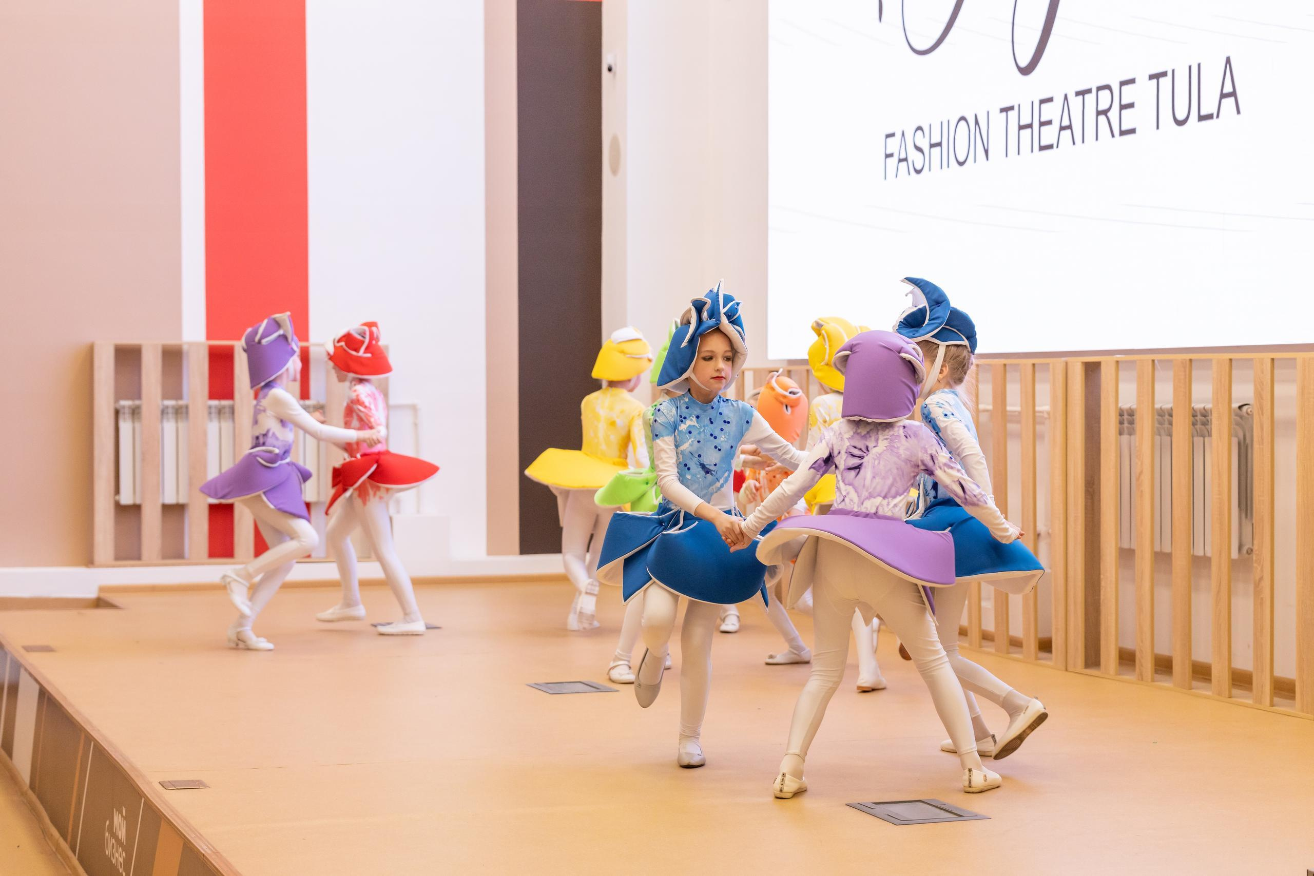 Репортаж 70-200 f2.8 Tamron g2. Показ театр моды «Стиль» («Style» город Тула). Фотограф в Туле Крупский АнДРей. Фотостудия «КАДР71» в Туле