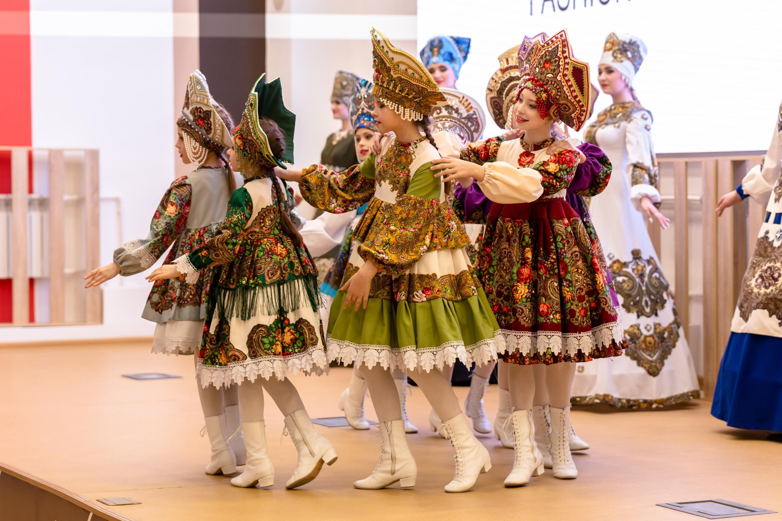 Репортаж 70-200 f2.8 Tamron g2. Показ театр моды «Стиль» («Style» город Тула). Фотограф в Туле Крупский АнДРей. Фотостудия «КАДР71» в Туле