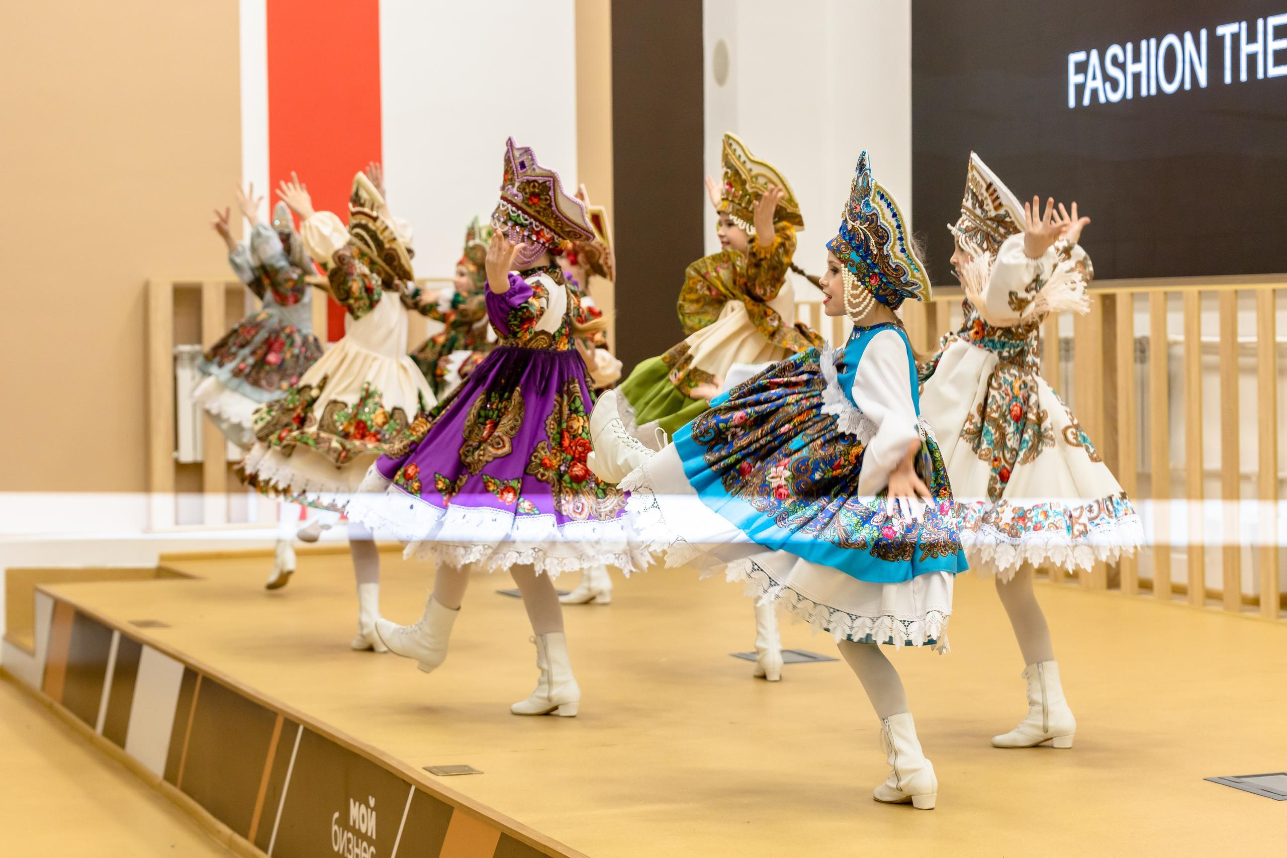 Репортаж 70-200 f2.8 Tamron g2. Показ театр моды «Стиль» («Style» город Тула). Фотограф в Туле Крупский АнДРей. Фотостудия «КАДР71» в Туле