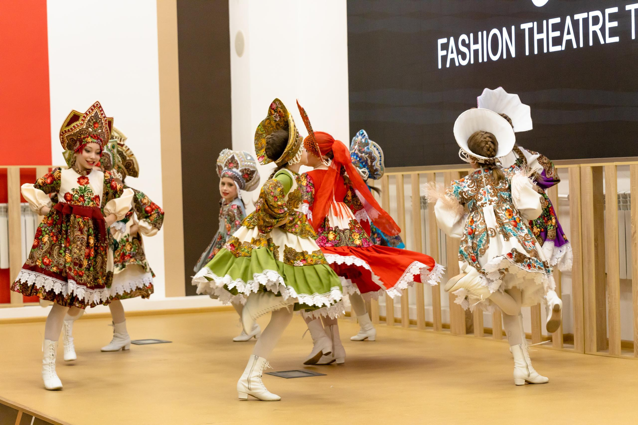 Репортаж 70-200 f2.8 Tamron g2. Показ театр моды «Стиль» («Style» город Тула). Фотограф в Туле Крупский АнДРей. Фотостудия «КАДР71» в Туле