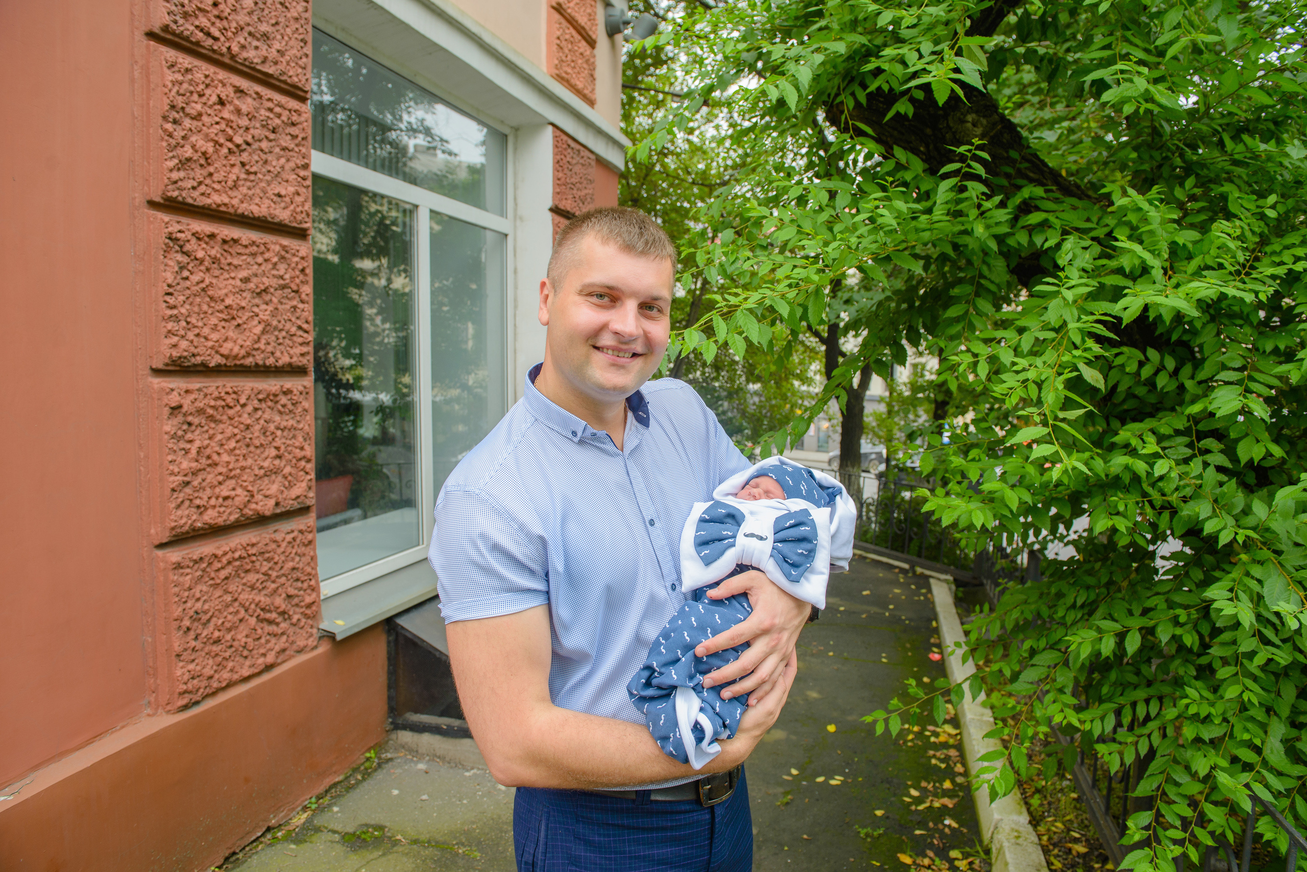 Выписка Жени и Максима. 4 роддом. Семейный и свадебный фотограф во Владивостоке