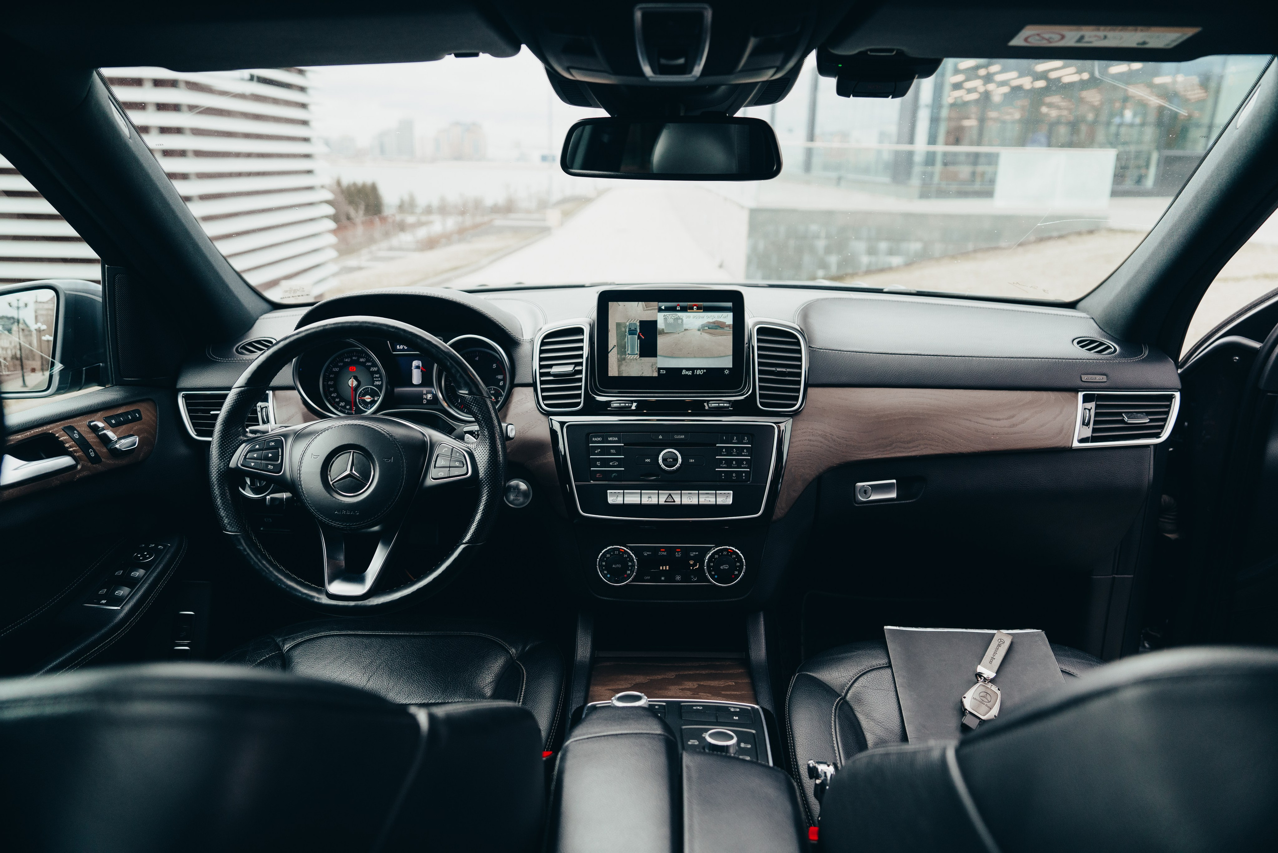 Mercedes-Benz GLS-Class 350 d. Идеальные портреты для соцсетей — Фотограф Ленар