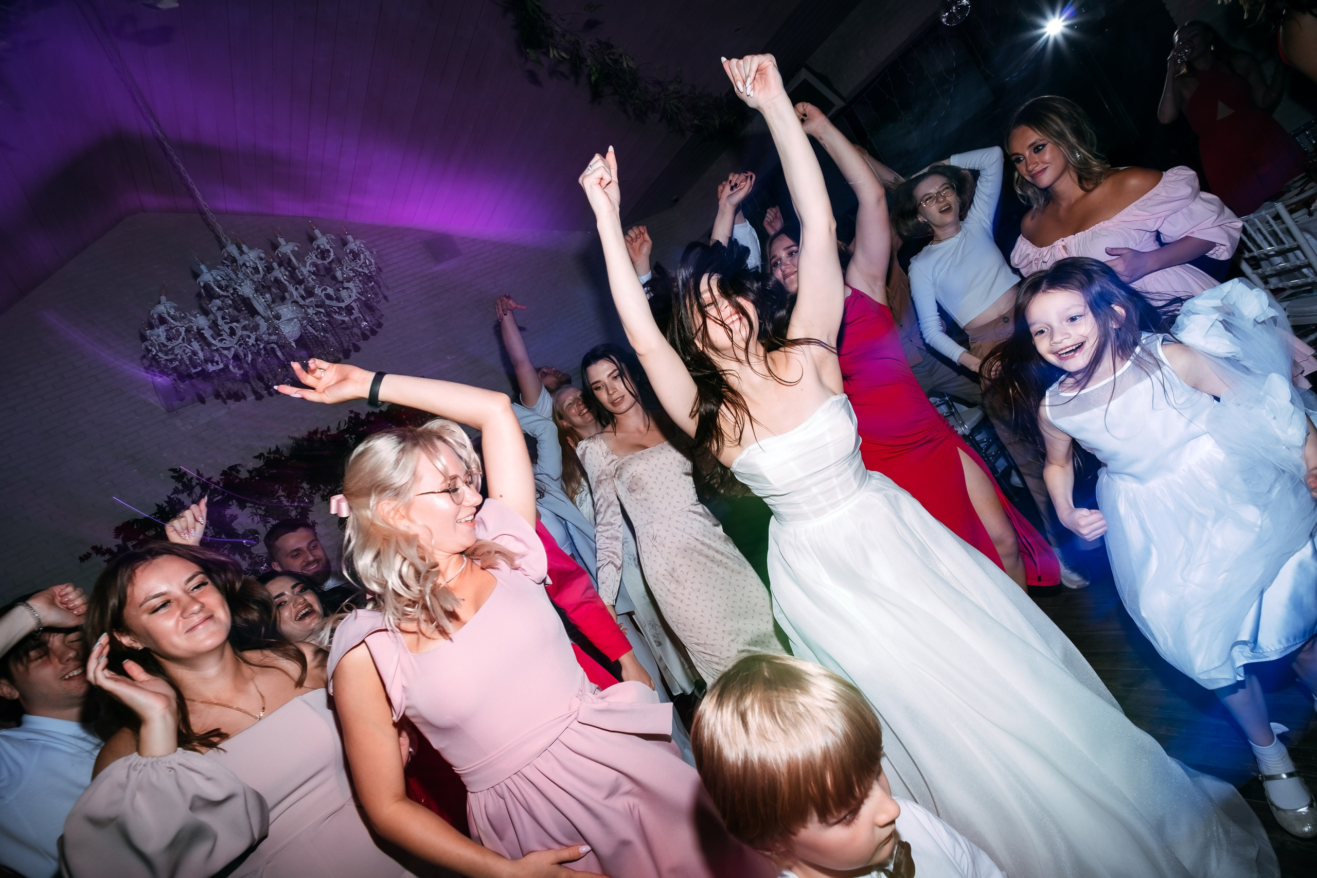 «С 1-го МЕДЛЯКА в лагере до 1-го ТАНЦА на свадьбе» — ЧАСТЬ 2. Свадебный фотограф Никита Росин | Смоленск, Москва, СПБ