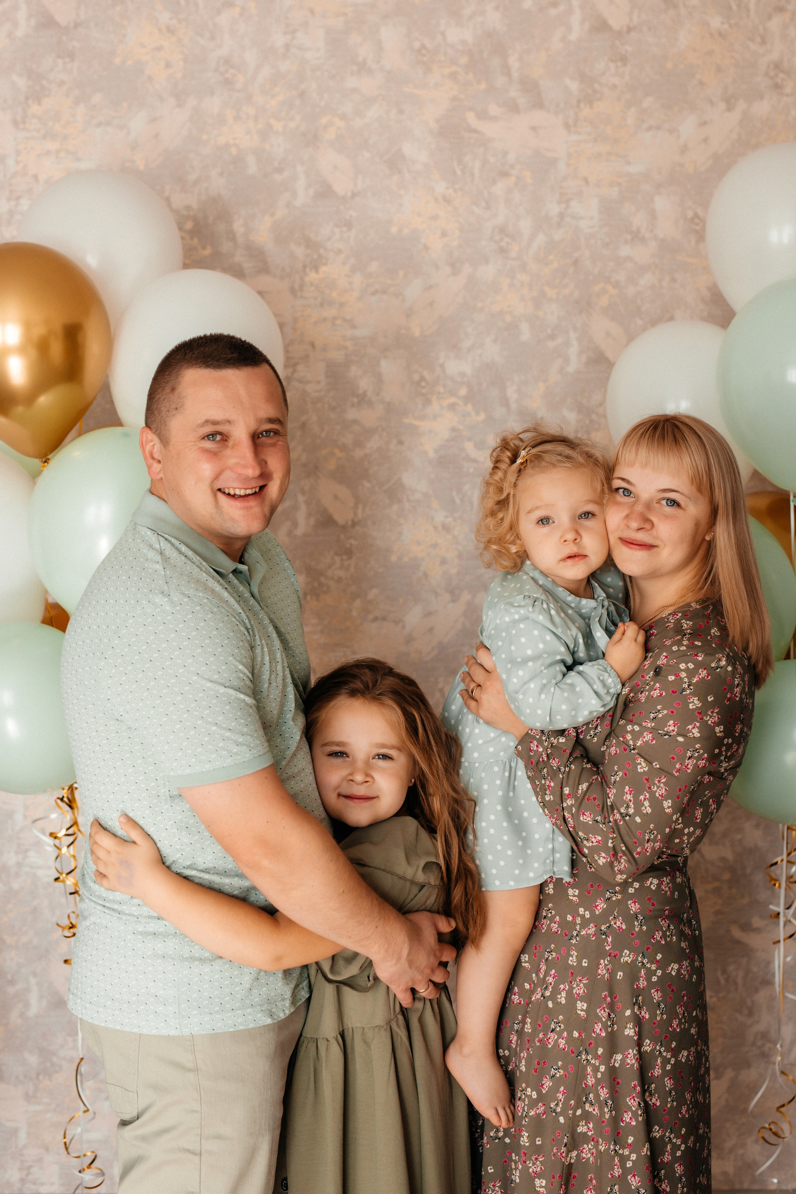 Настя+Денис=Варя и Соня. Семейный фотограф в Минске Саша Павлюк