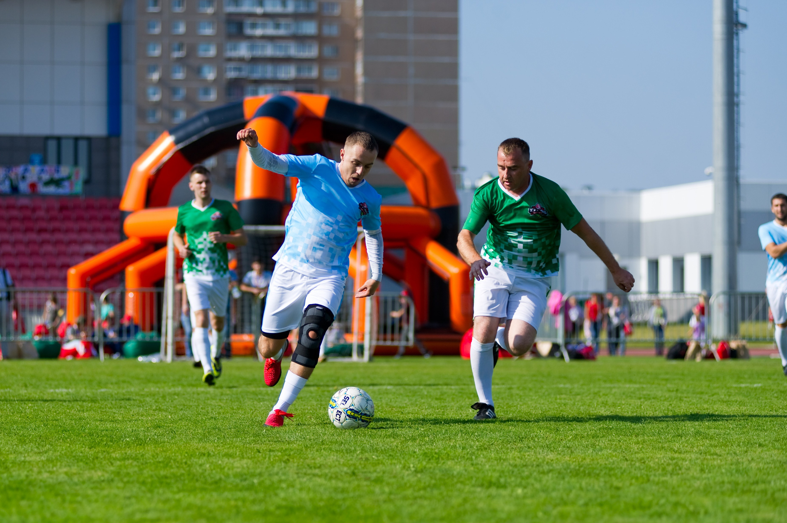 Турбофутбол (корпоративное соревнование «Пятерочки»). Репортажный фотограф и видеограф Слава Думчев. Тимбилдинги, отчетники, корпоративы