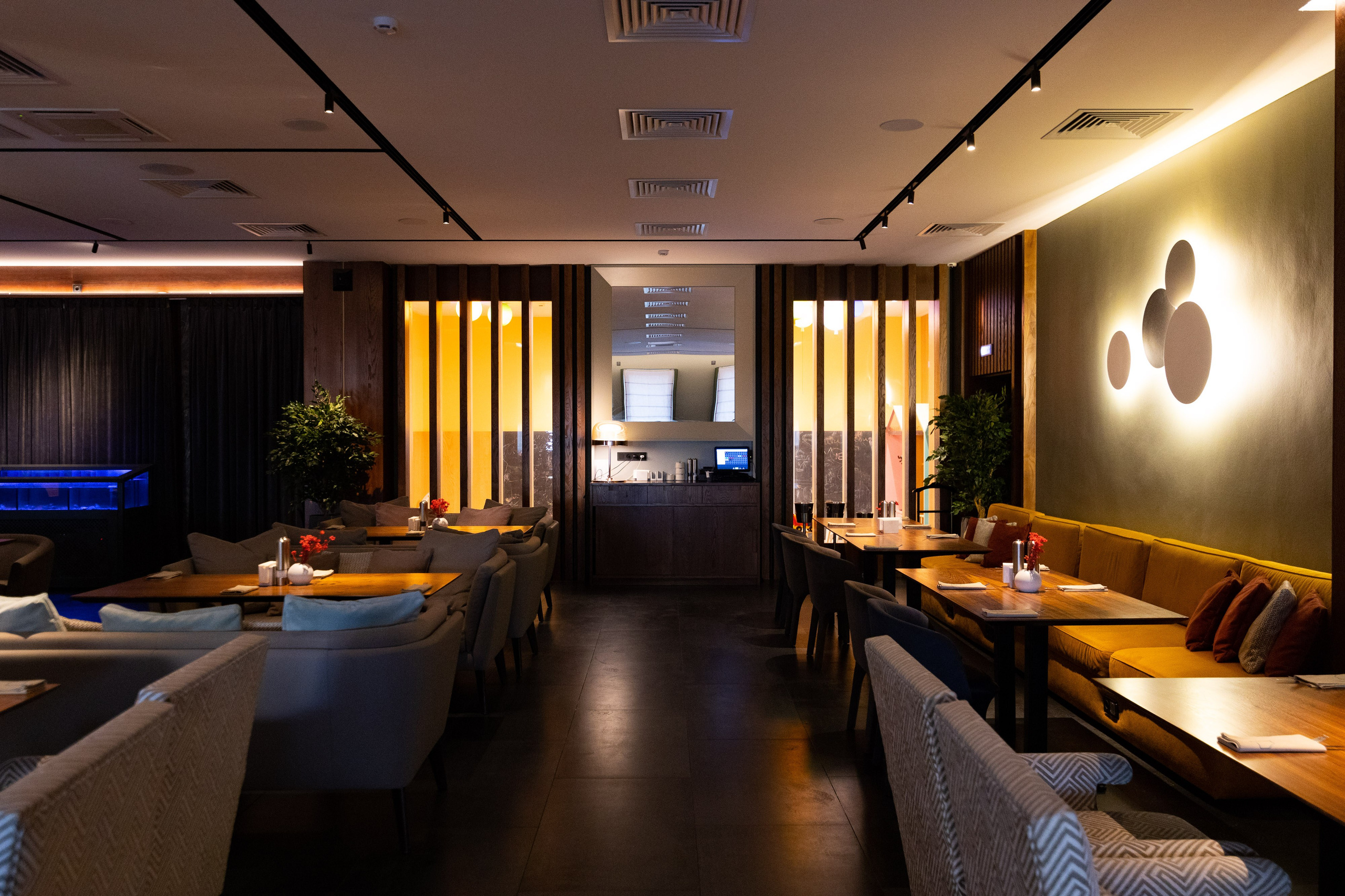 Ресторан Public & Veranda. Фотограф Родион Нарудинов