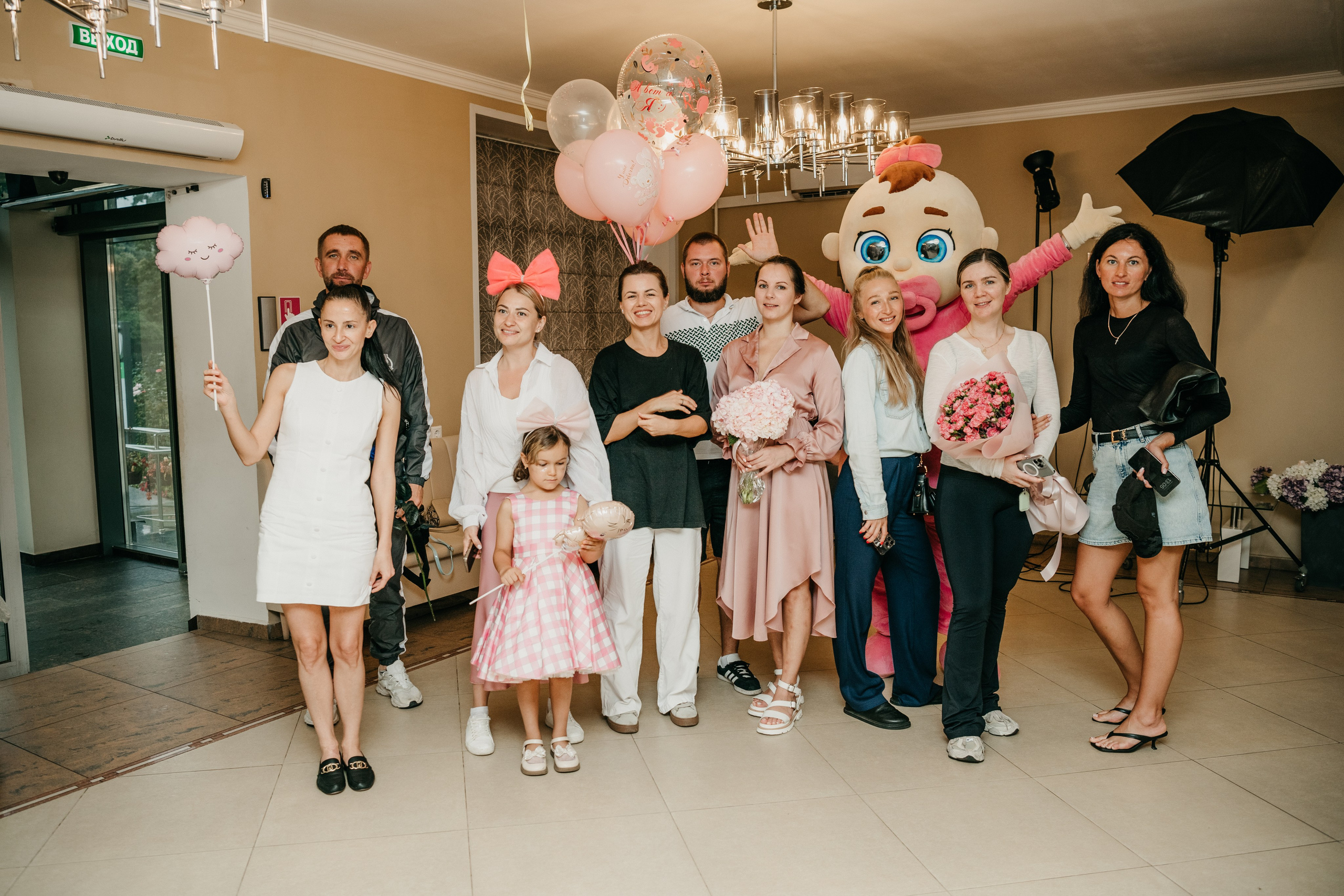 Выписка Софии в ГКБ Ерамишанцева. Фотограф на выписку из роддома в Москве и МО