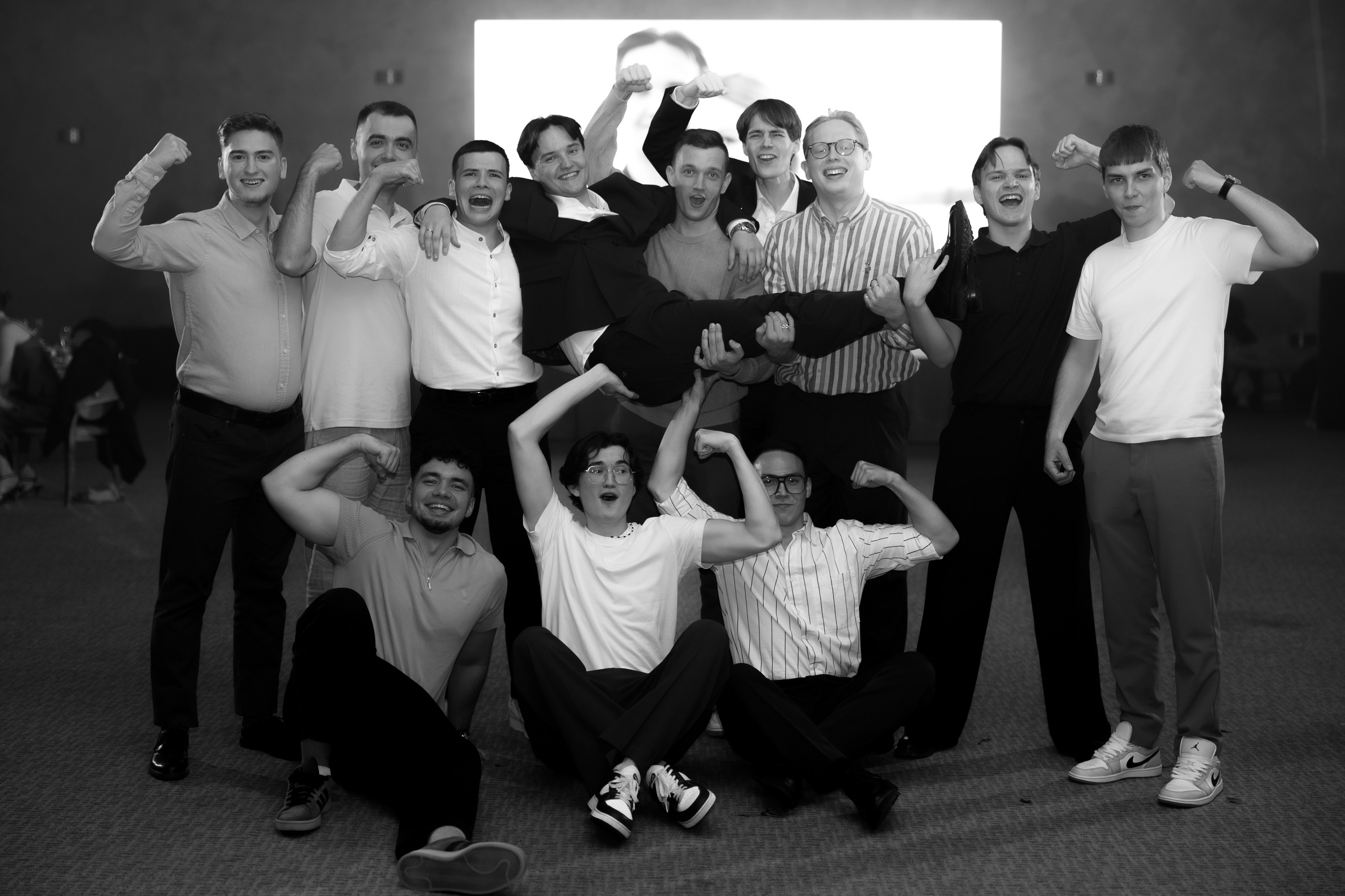 Таня и Тимур, утренние сборы в квартире и свадебный ужин. Фотограф любви в городе Казань