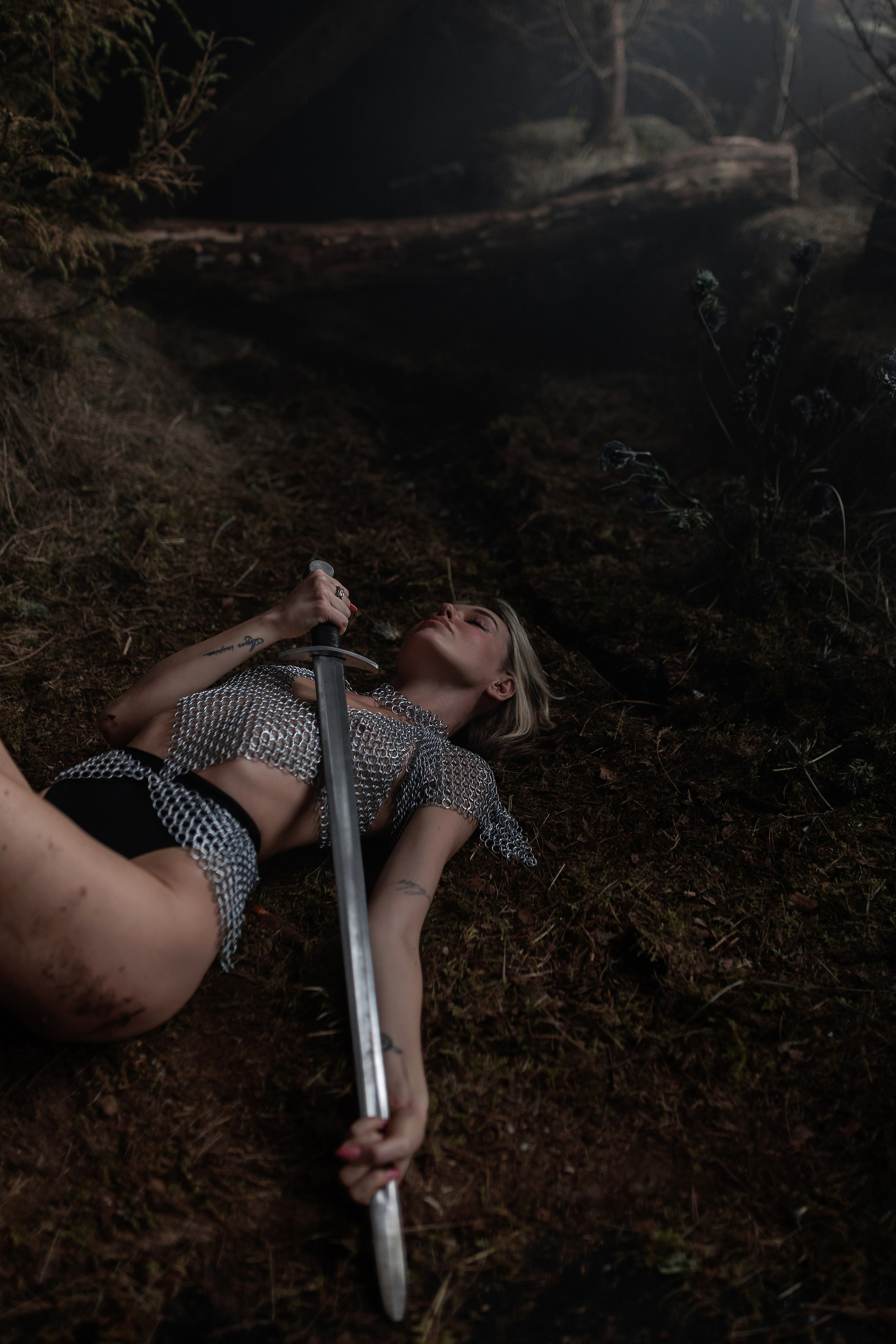 Кольчужный топ, болеро и баска. Лиза Бродская — фотограф в Москве