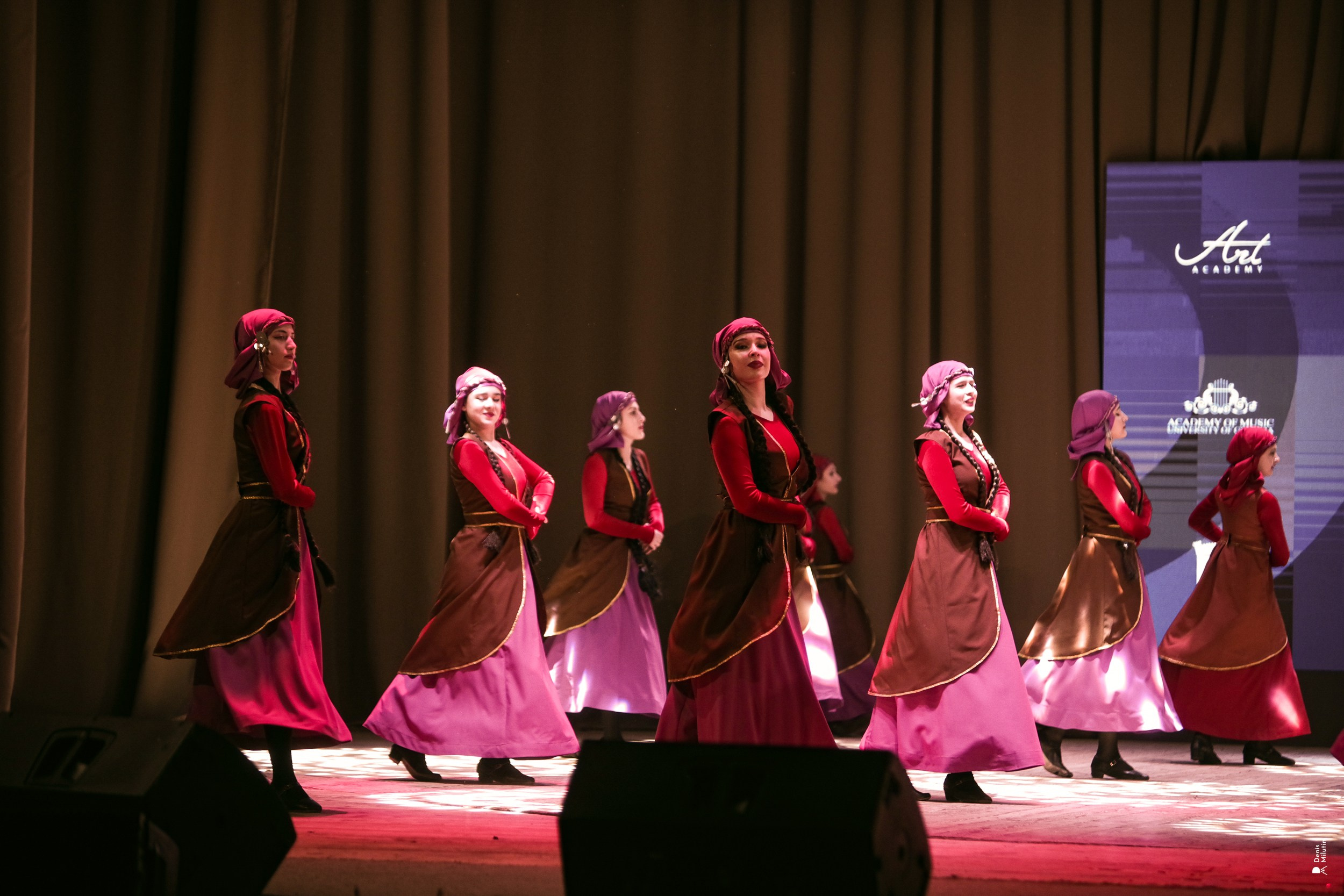 Танцы в Хоби. Портретный фотограф Денис Милютин