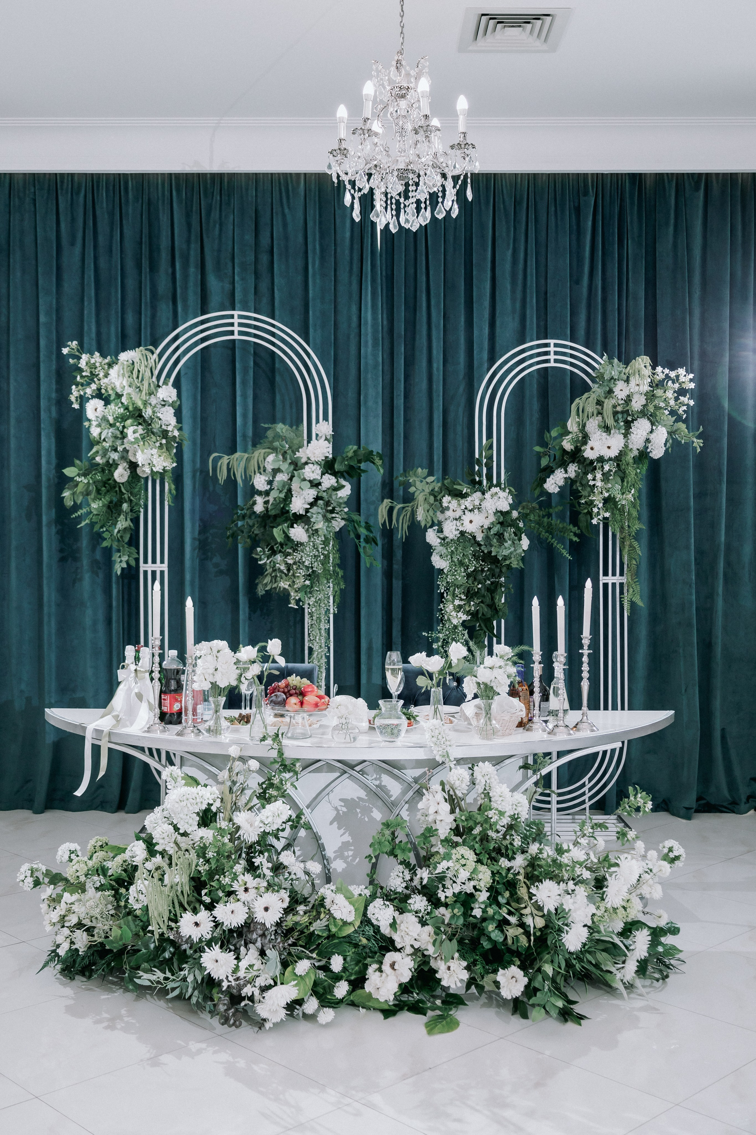 Свадебная прогулка. Эвелина и Дмитрий. Свадебная фотография. Арина Рубах