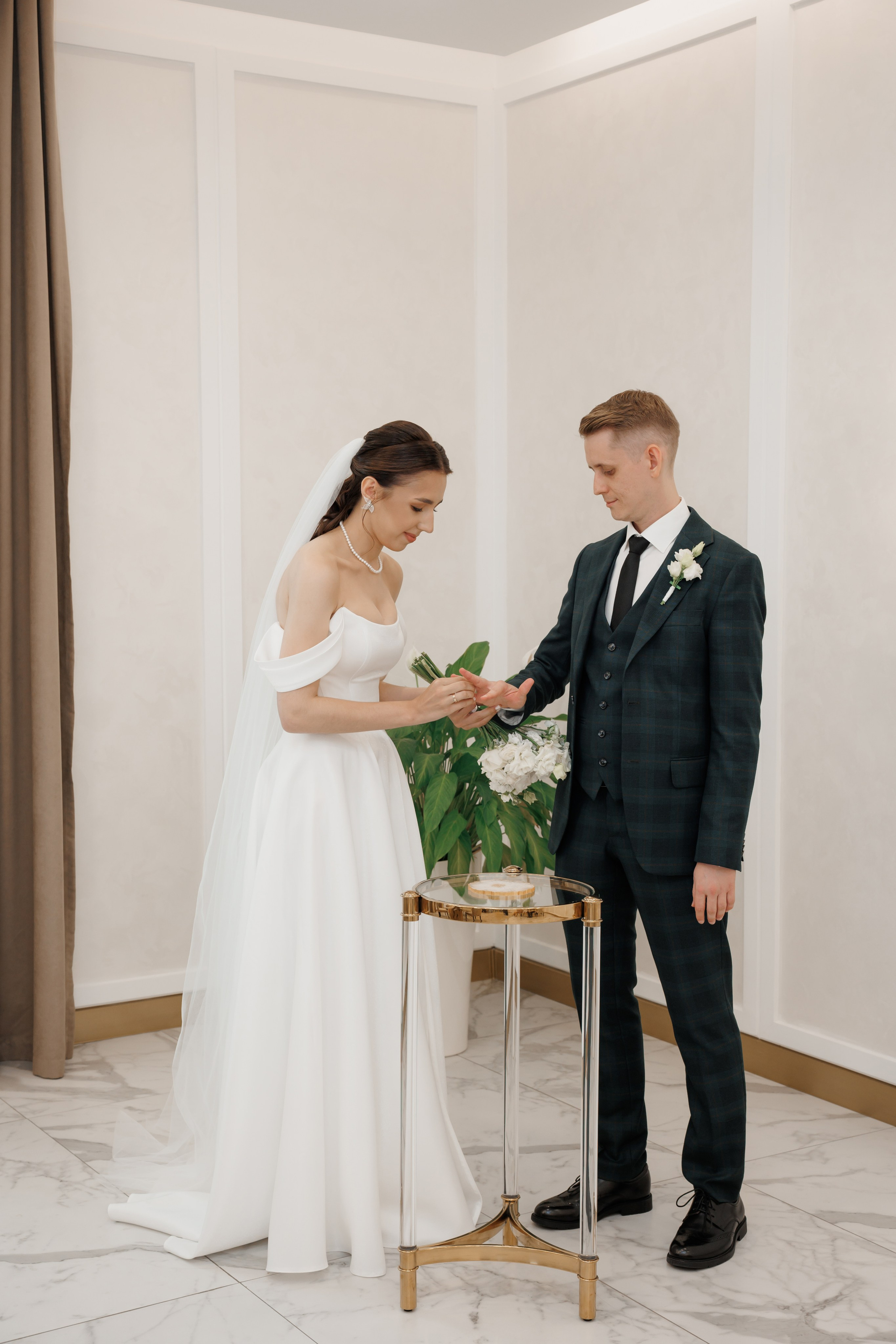 Регистрация в отеле Fish Point, ЗАГС Бутово, прогулка в Остафьево. Свадебный и репортажный фотограф (Москва, Королев и другие)