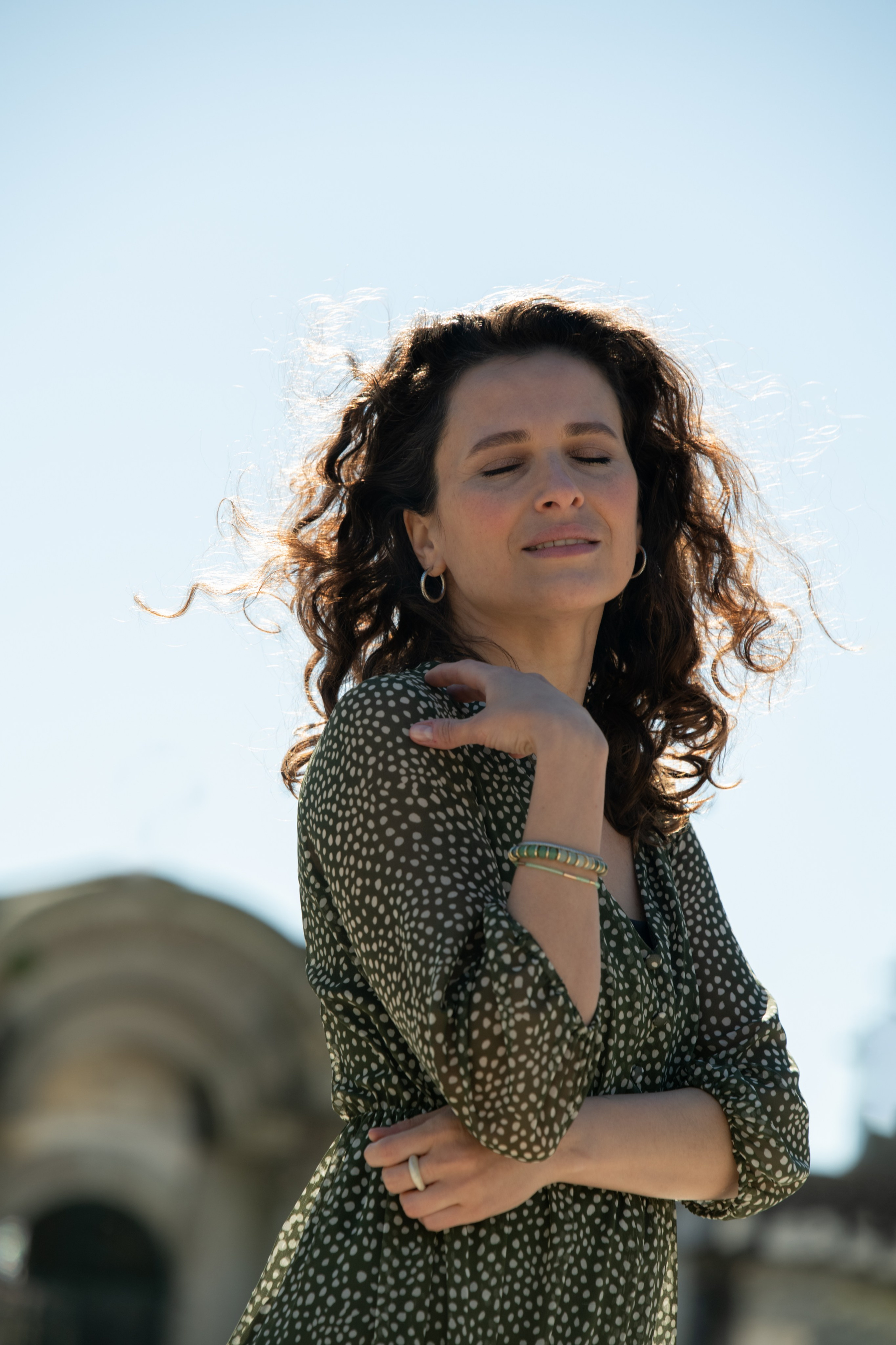 MARIA with Magnolias. Anastasiia Antoniuk portrait, family and couple photographer, Portugal