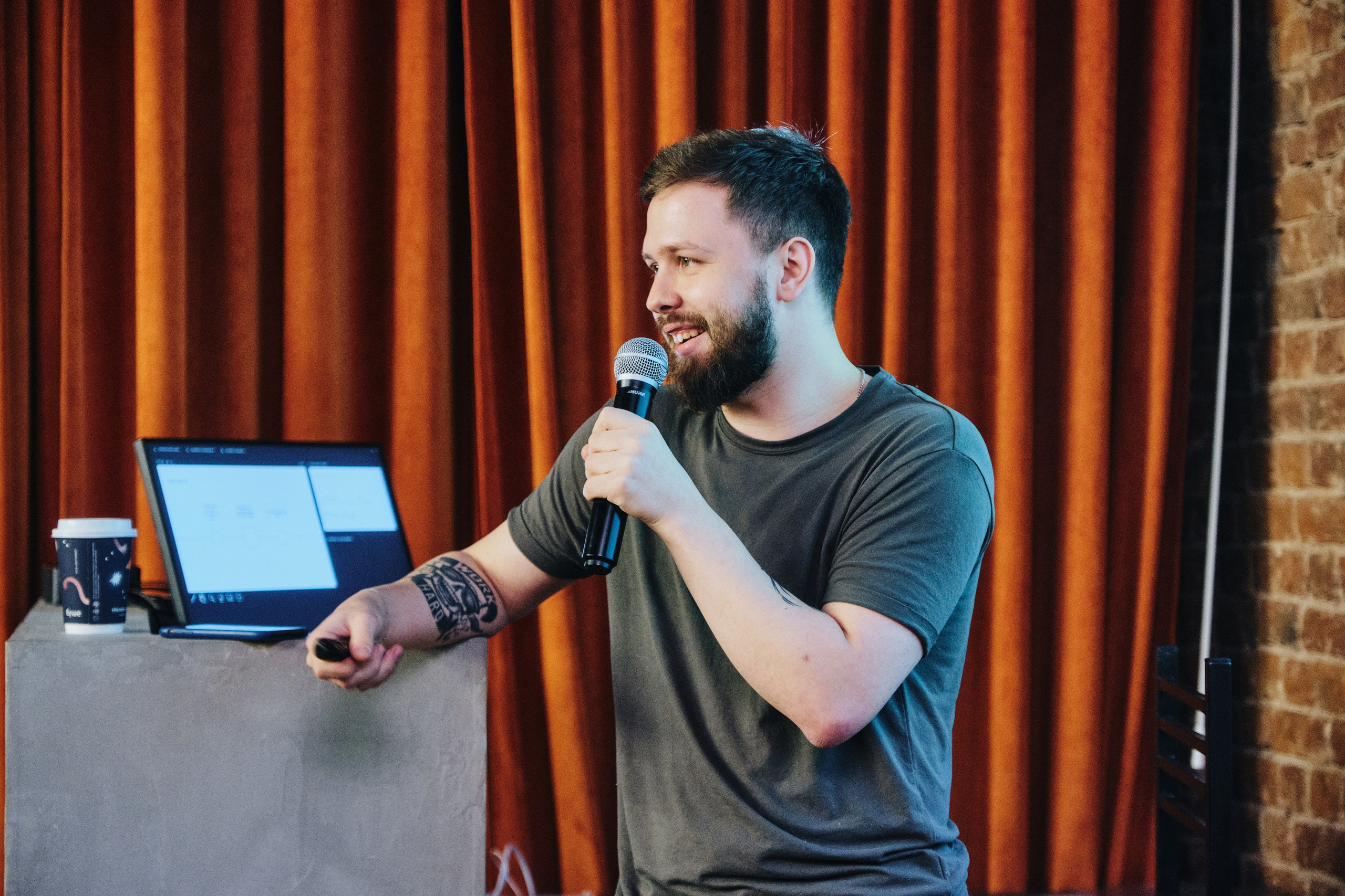 Репортажная съемка лекции в Санкт-Петербурге. Семейные и свадебные фотосессии в СПб, в студии, на улице, на природе