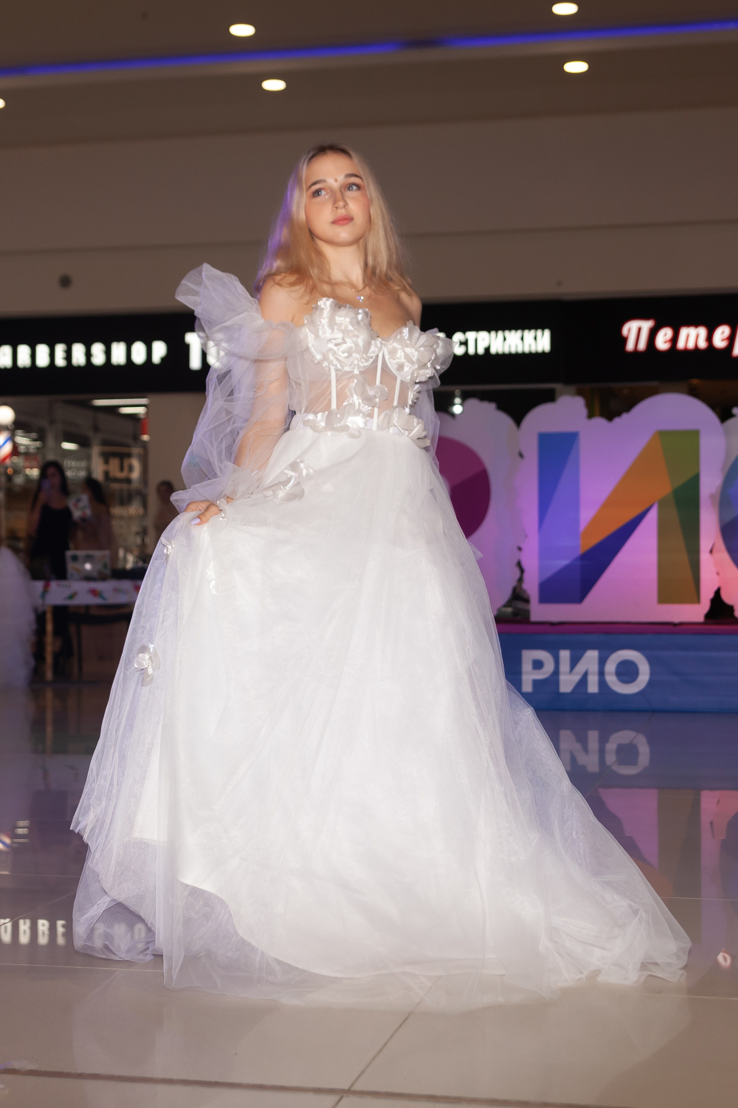 ТЦ РИО. Показ коллекций российских дизайнеров. Портретный фотограф в СПб Ирина Маринина