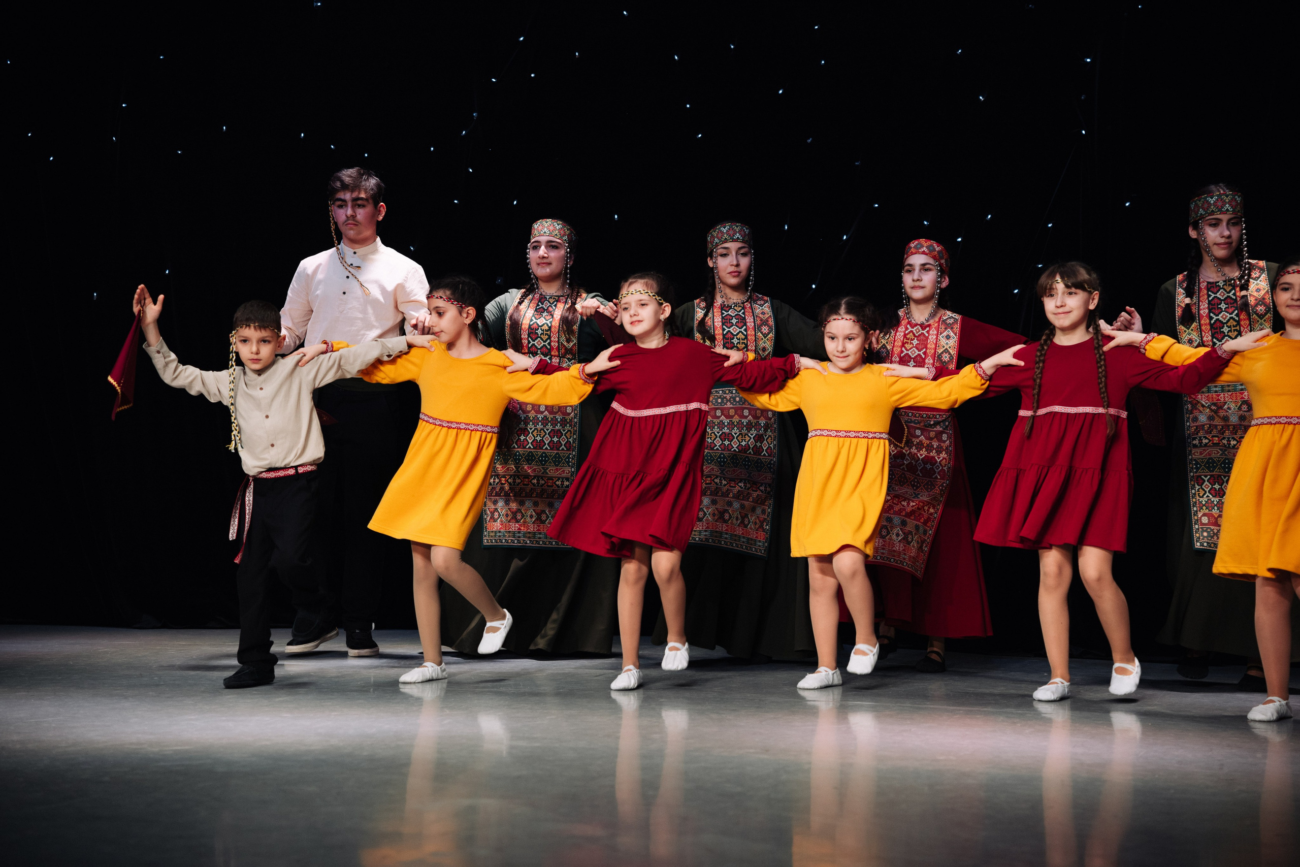 Благотворительный концерт в помощь Артему Сардаряну. Фотограф Артем Севостьянов. Профессиональная фотосъемка в Ногинске, Москве, Московской области и за границей