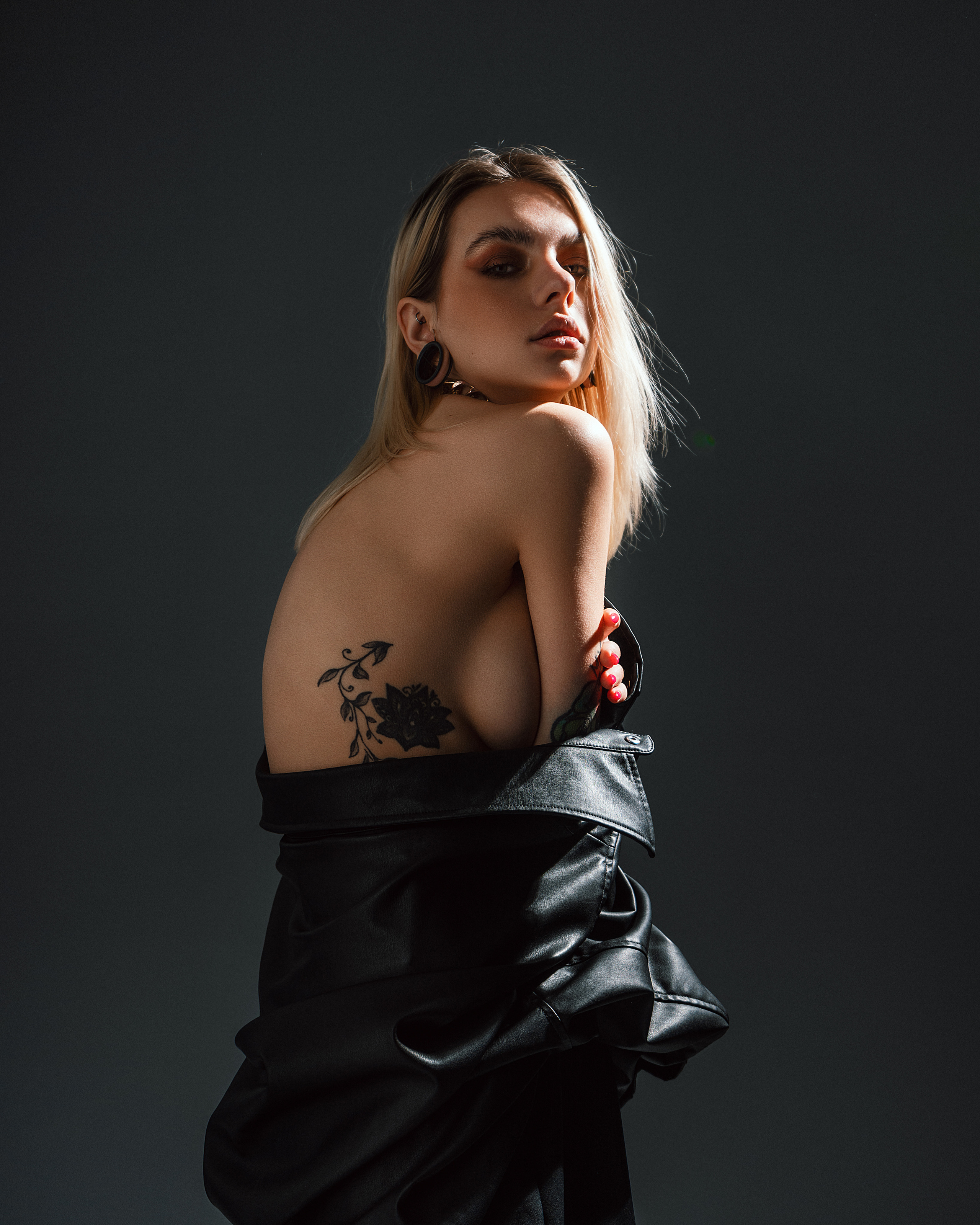 Nude. Главная