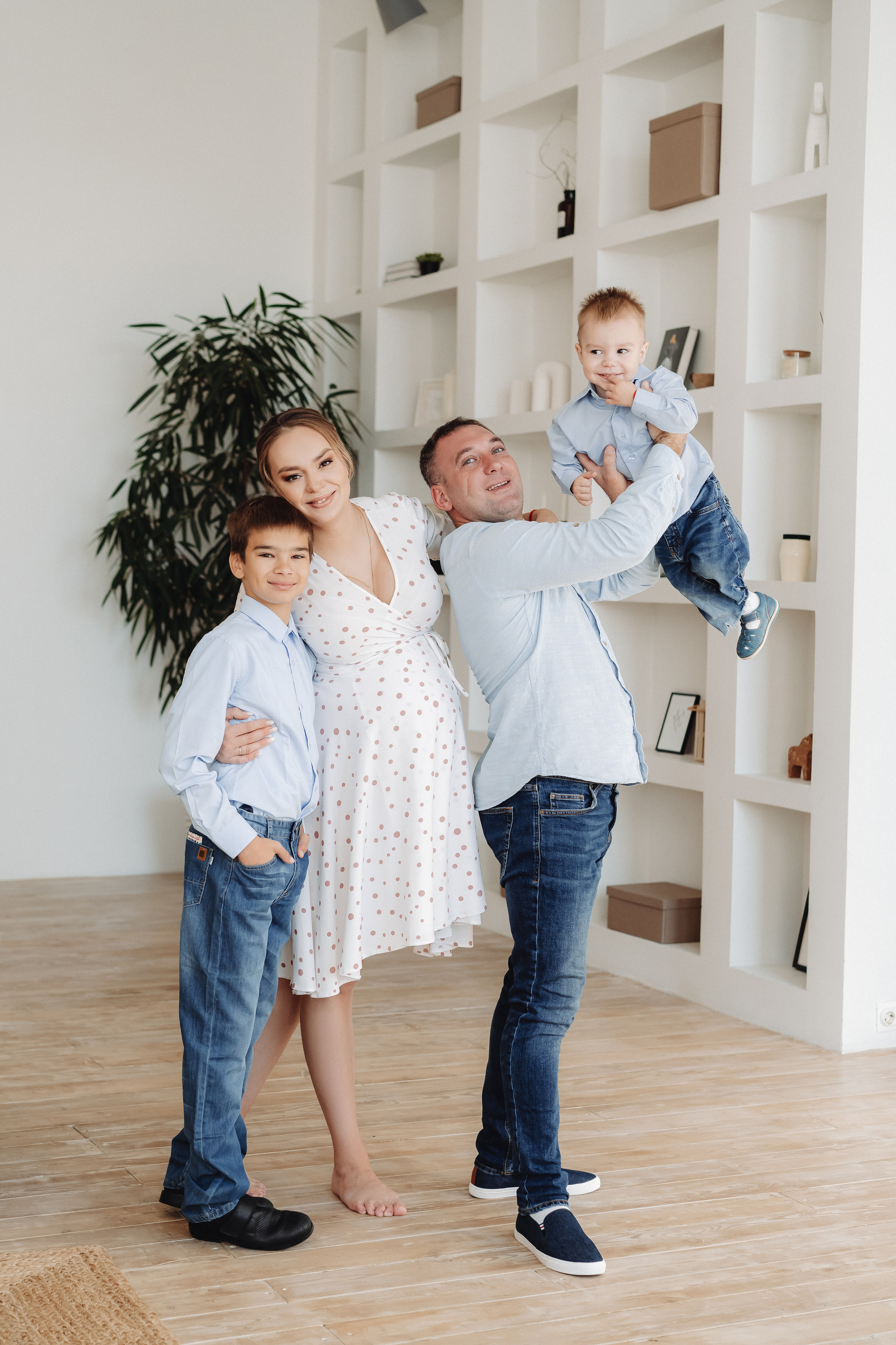 В студии. Семейный и контент фотограф в Красноярске Власова Екатерина