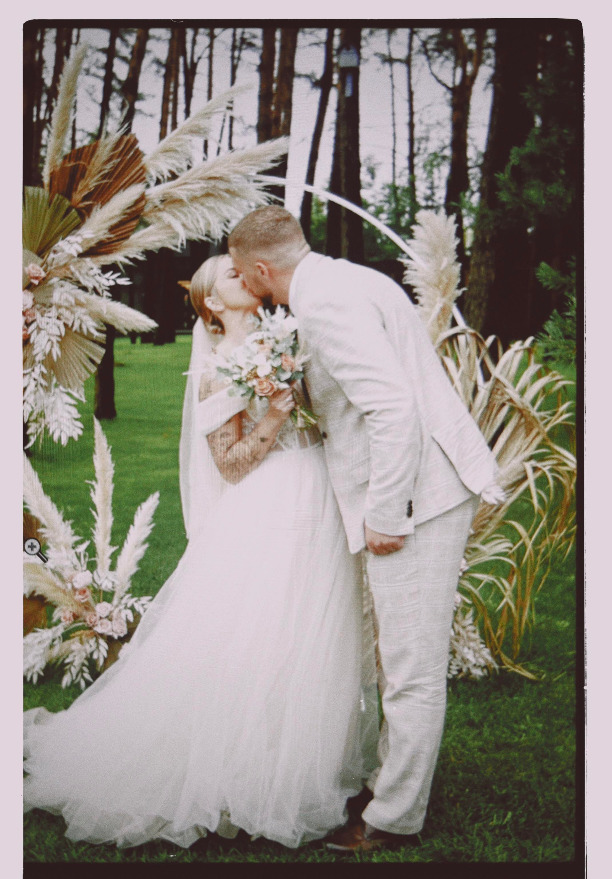 Пленочный Анонс Wedding day Игорь и Алена. Свадебный фотограф Колесников Антон