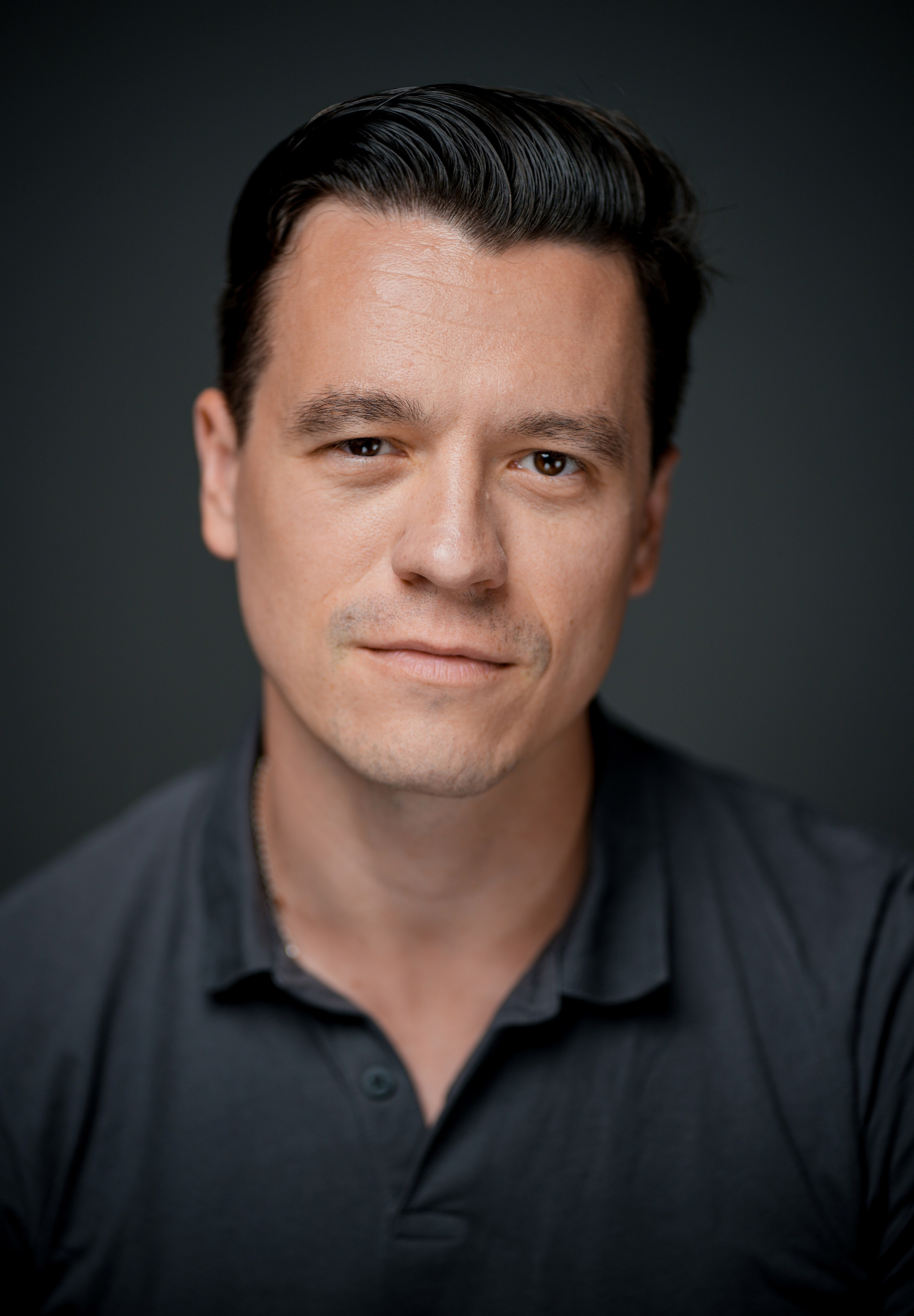 Актёр Дмитрий Абазовик. Портретная съемка в Москве, студийный фотограф Игорь Фомин