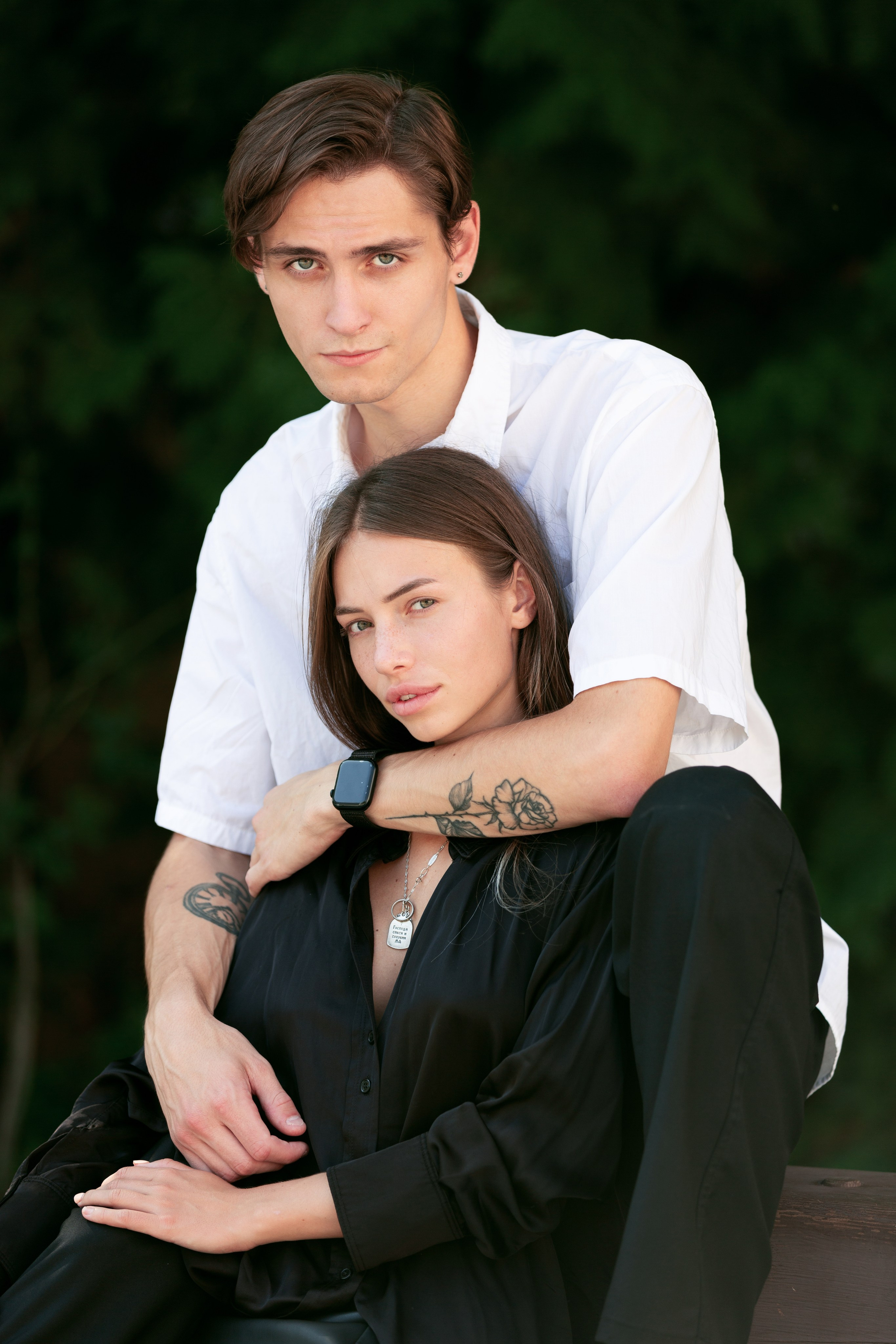 Фотосессия на свежем воздухе — влюблённые в Москве.