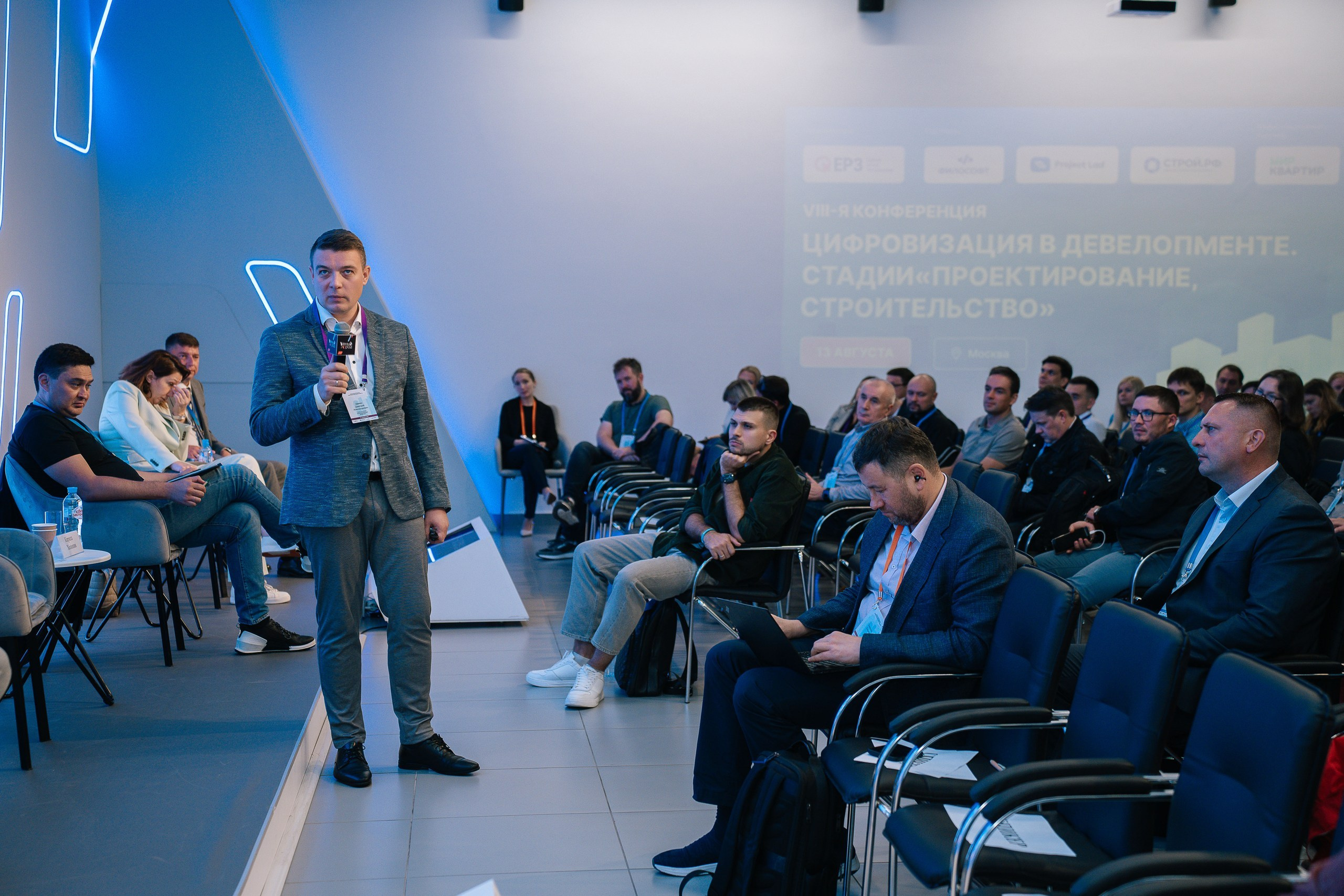 Репортажной фотосъемки на конференции на ВДНХ павильон Умный город