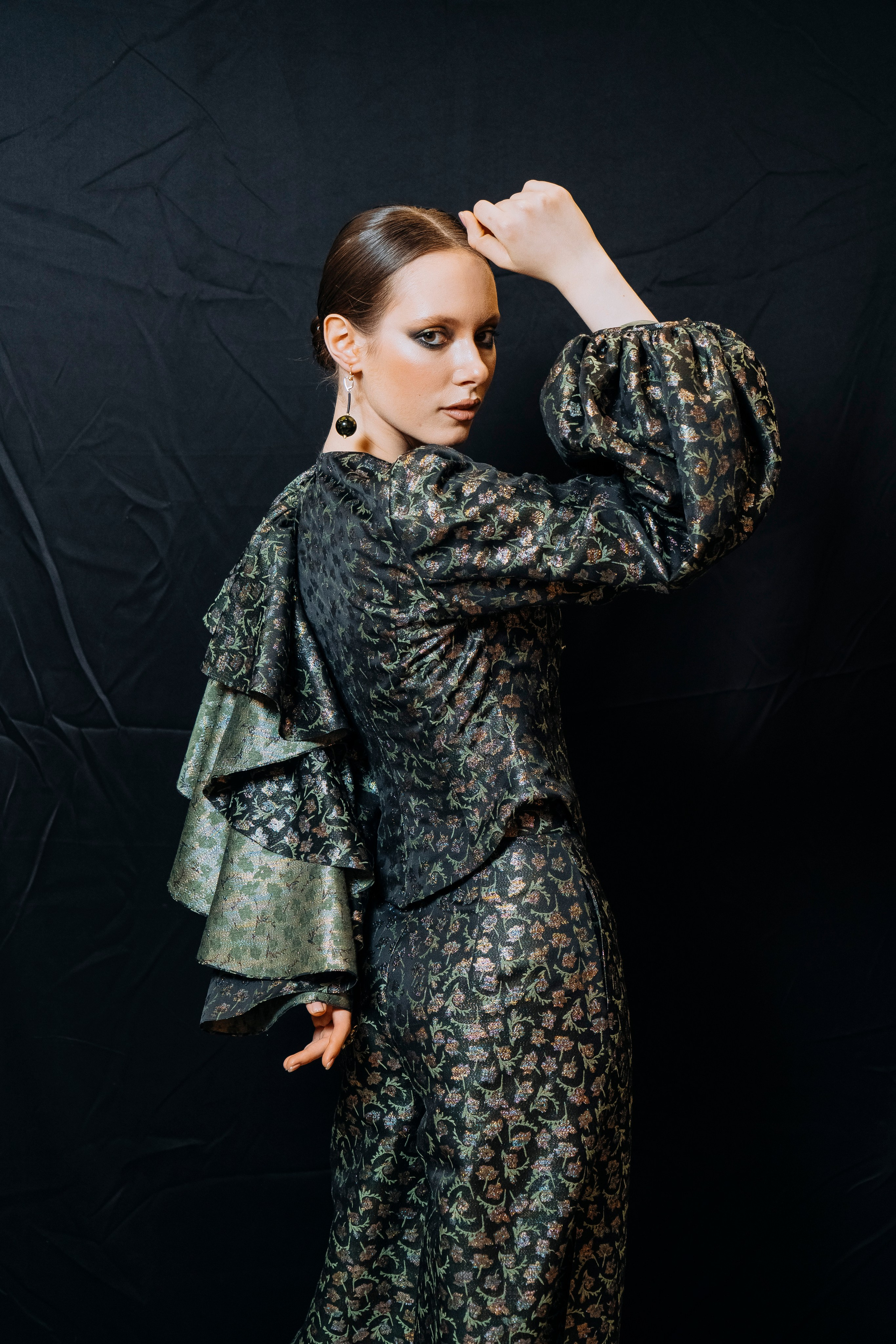 B&D FASHION SHOW: Мода как искусство. Переосмысление классики. Больше: https://sinonim.org/improve#res. Профессиональный портретный фотограф в Москве Владимир Глаголев