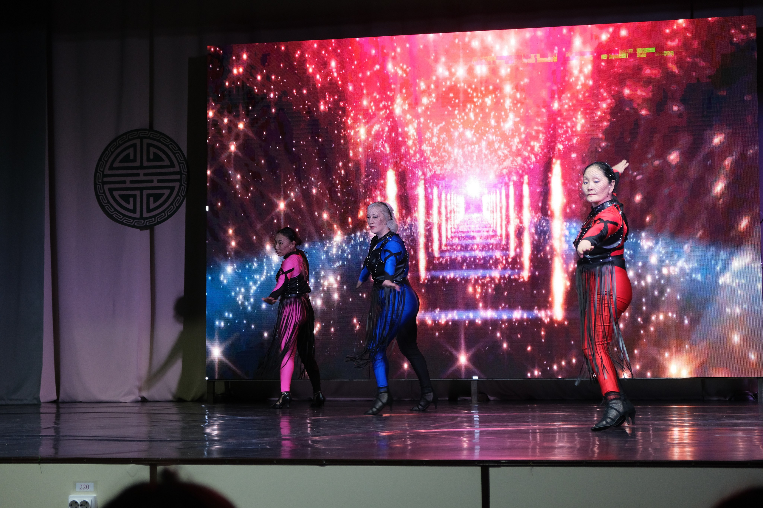 Концерт танцевальной студии «Грация». Сэсэг — дочь степи | семейный фотограф