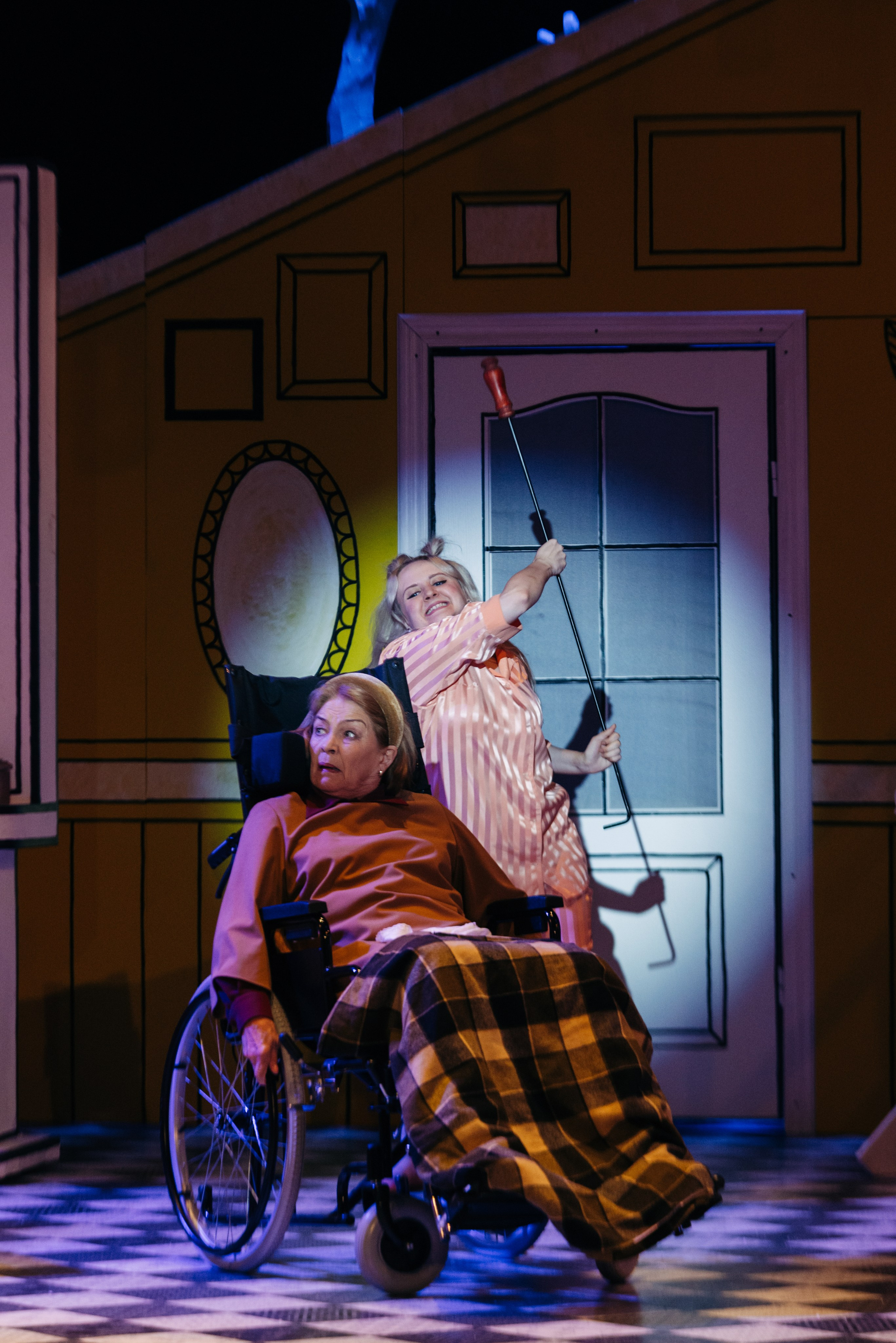 8 любящих женщин. Главная