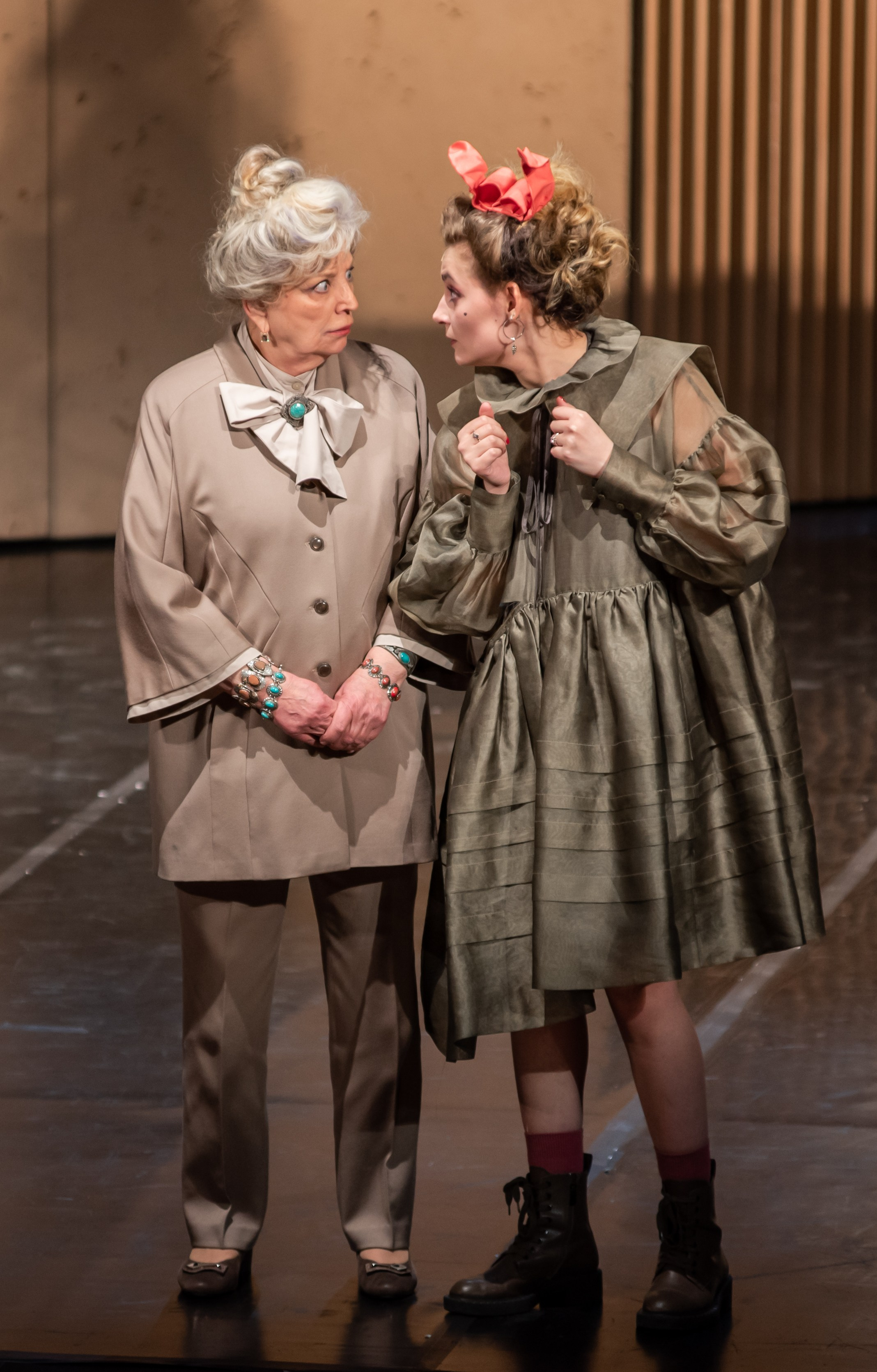 8 любящих женщин | Театр им. Моссовета