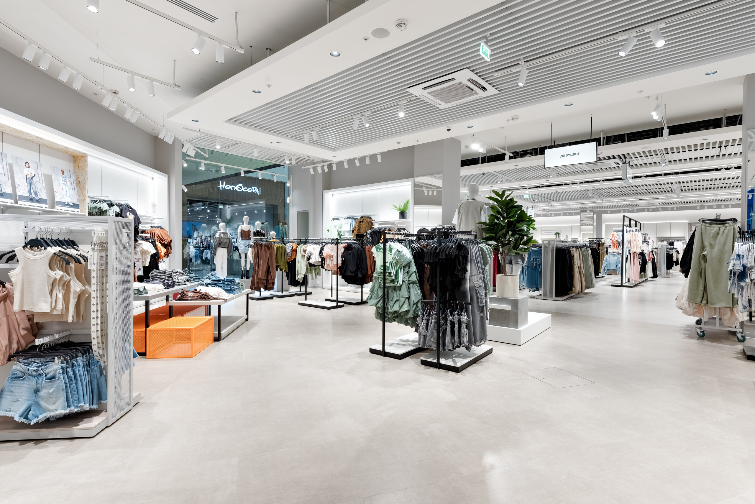 Gloria Jeans. Интерьерный фотограф в Новосибирске Дмитрий Шибаев