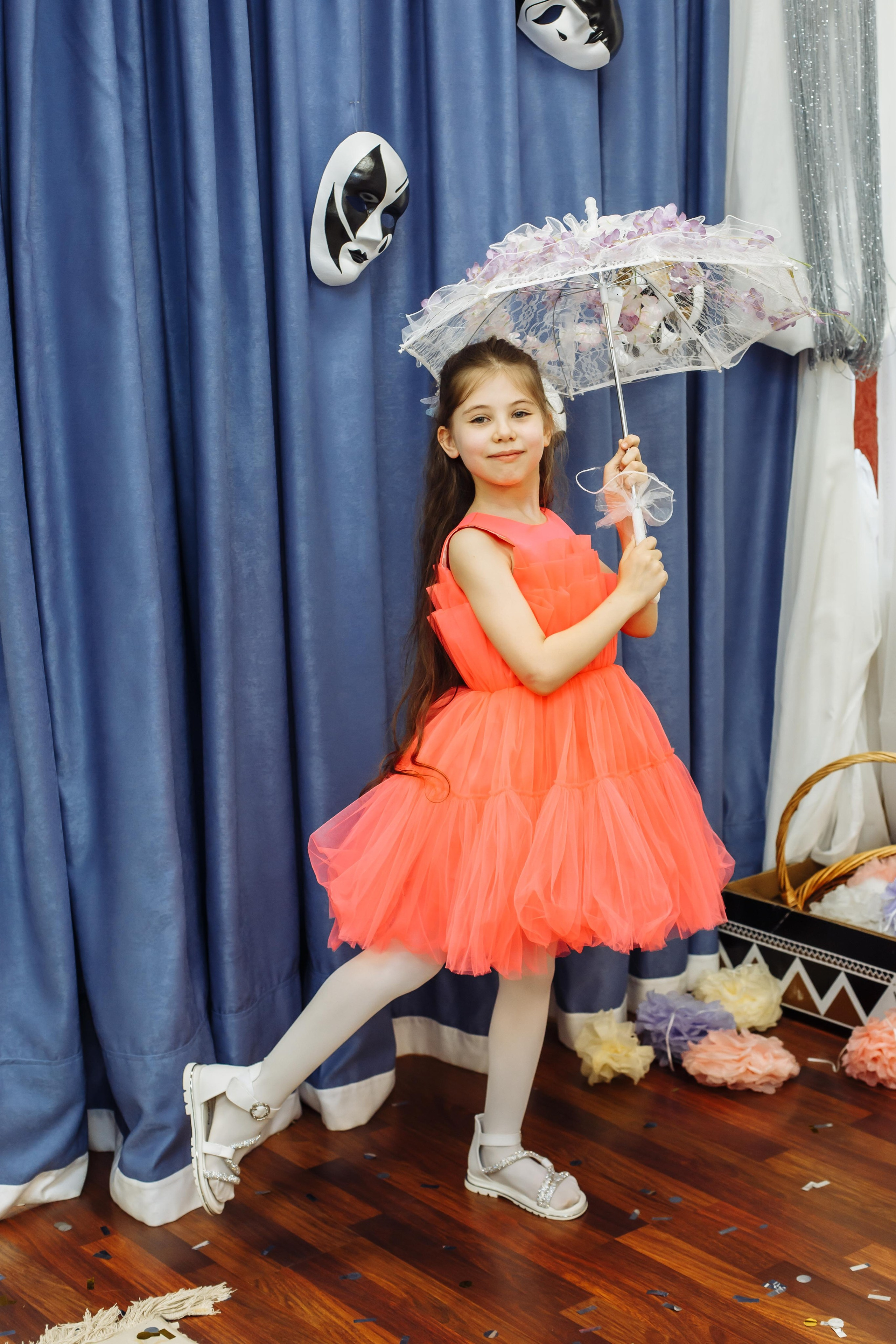 Фотограф и видеооператор в детский сад на выпускной утренник, забронировать дату съёмки можно здесь