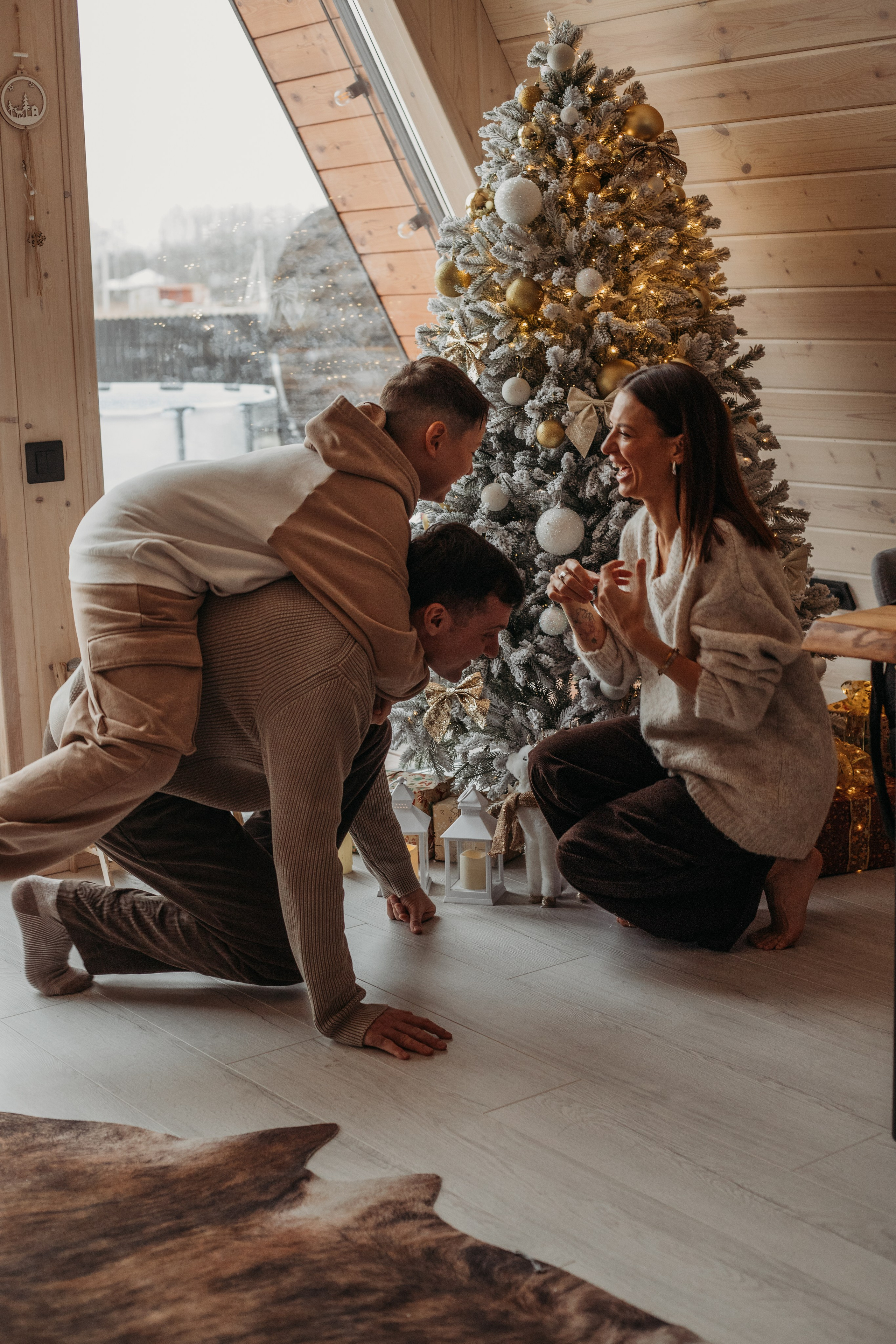 Новогодняя съемка в домике, для семьи Вероники. Венера Гайн. Репортажный фотограф  Тюмень. Обучение фотографии с 0
