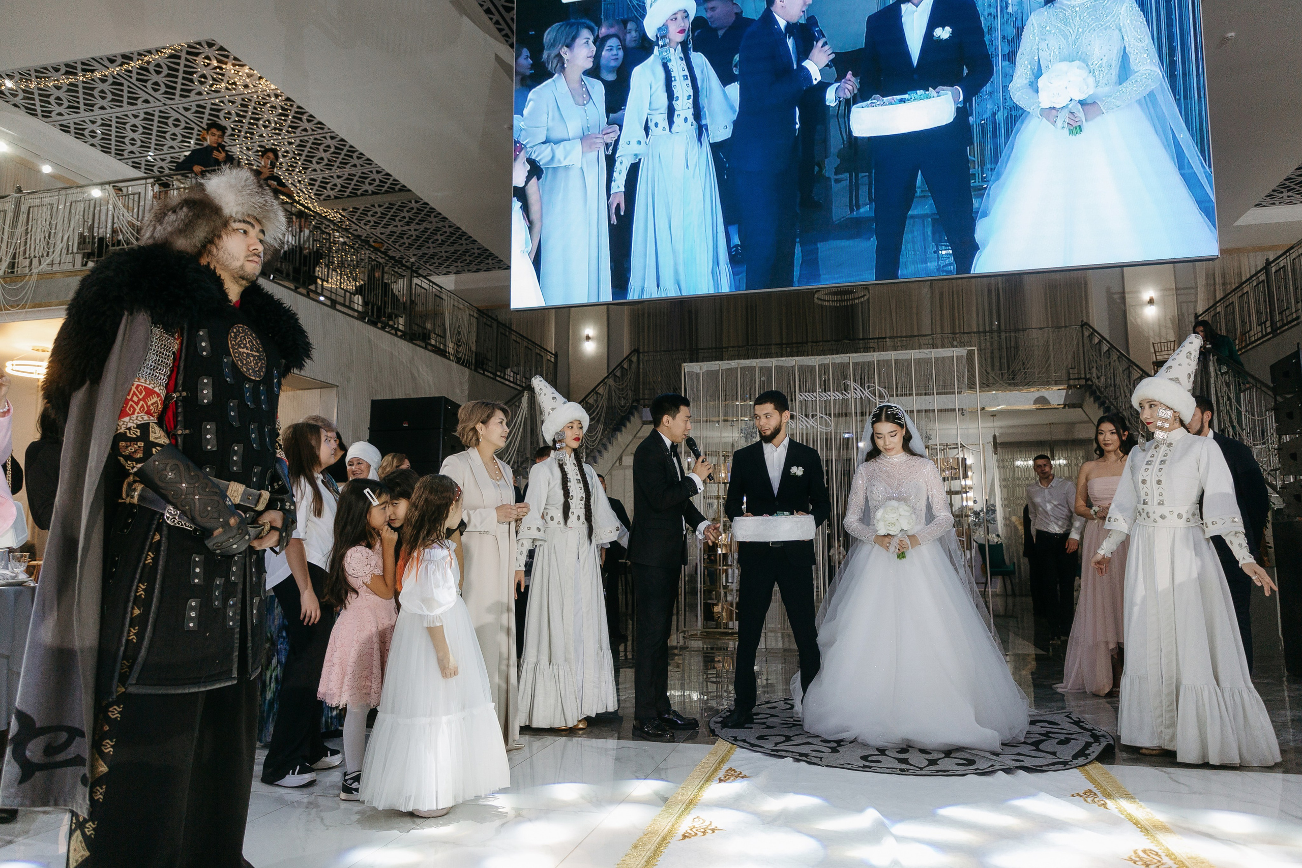 ФОТОГАЛЕРЕЯ. Ведущий Шоумен Алмас Каллемов