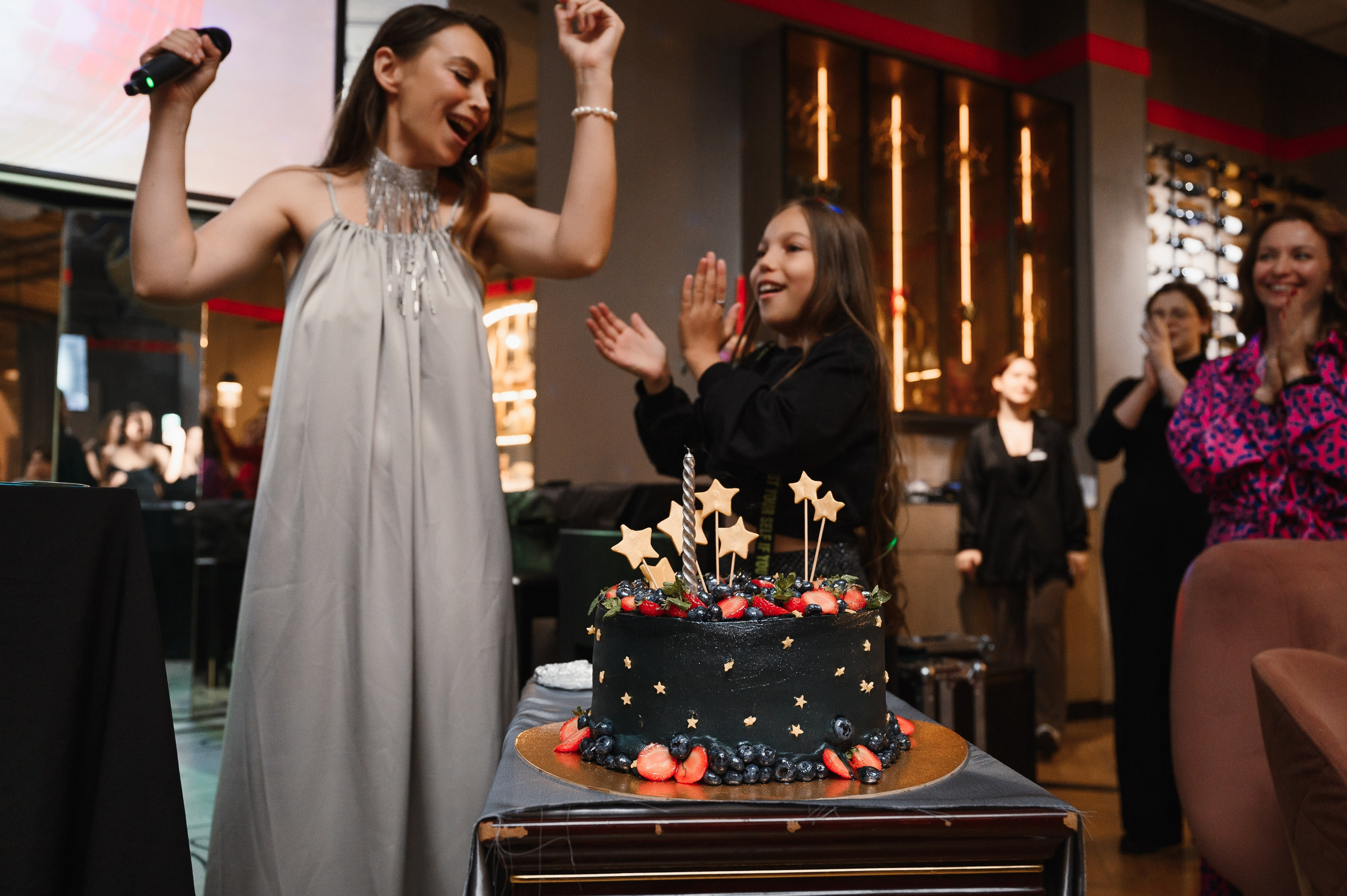 День рождения в формате выступления. Wedding and family photographer USA