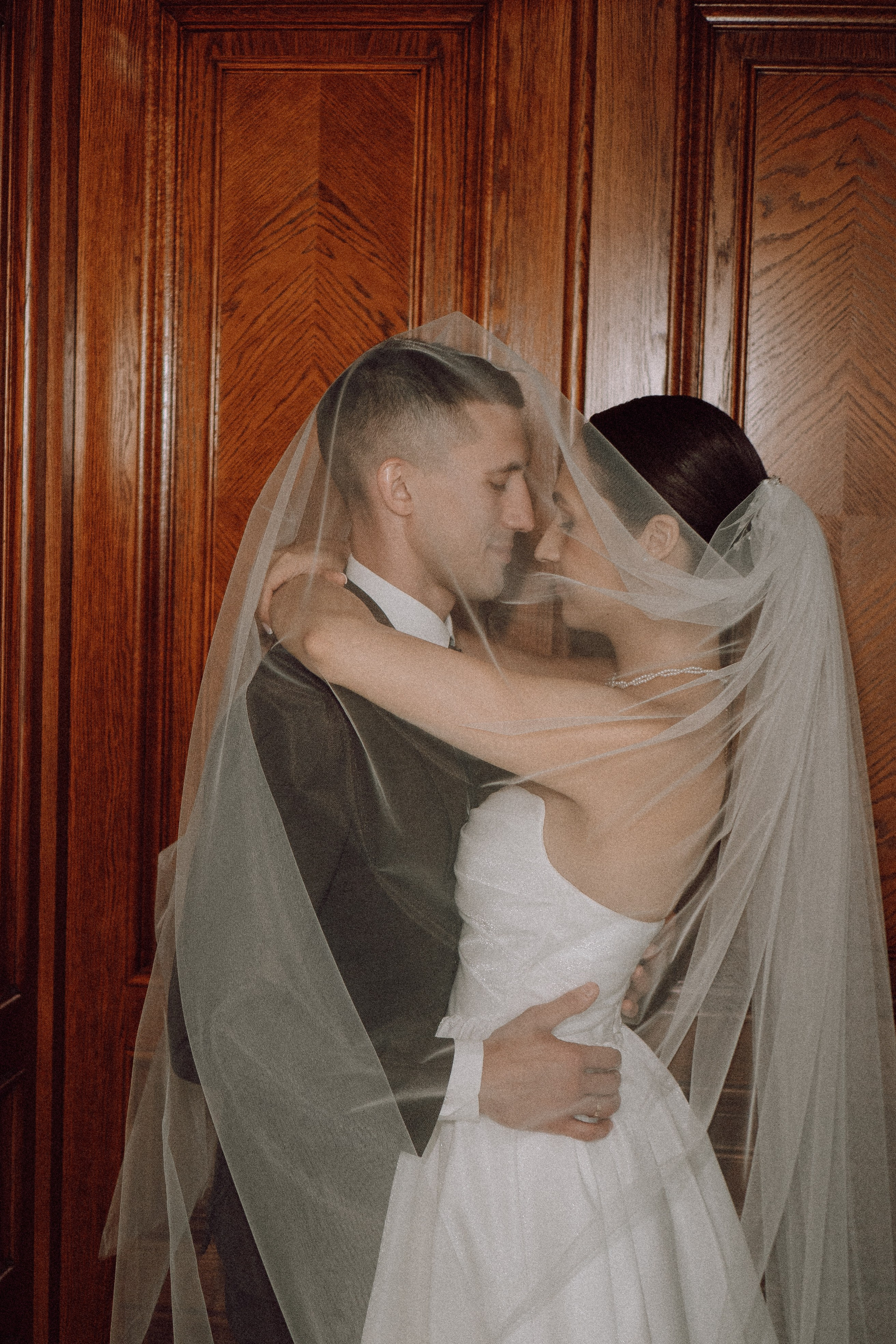 СВАДЕБНАЯ ПРОГУЛКА В САНТК-ПЕТЕРБУРГЕ (ИСАКИЕВСКИЙ СОБОР, ЗИМНЯЯ КАНАВКА, ЭРМИТАЖ И БОЛЬШАЯ МОРСКАЯ УЛИЦА). Профессиональный фотограф, Санкт-Петербург — Виктория Богомолова