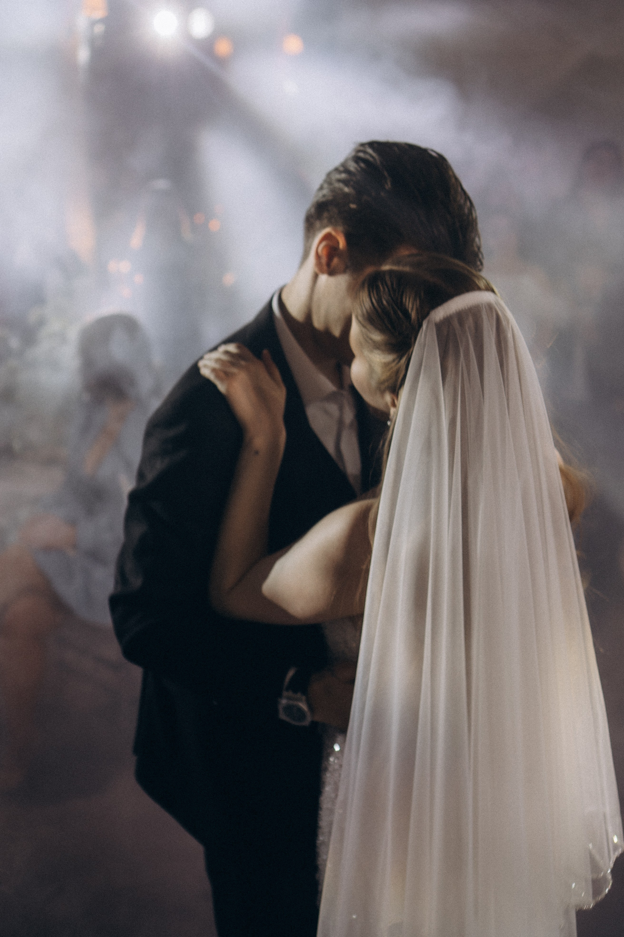 ПЕРВЫЙ ТАНЕЦ МОЛОДЫХ НА БАНКЕТЕ. ТРОГАТЕЛЬНЫЙ МОМЕНТ (СНЯТО В СИБИРЕ В НИЖНЕВАРТОВСКЕ). Профессиональный фотограф, Санкт-Петербург — Виктория Богомолова