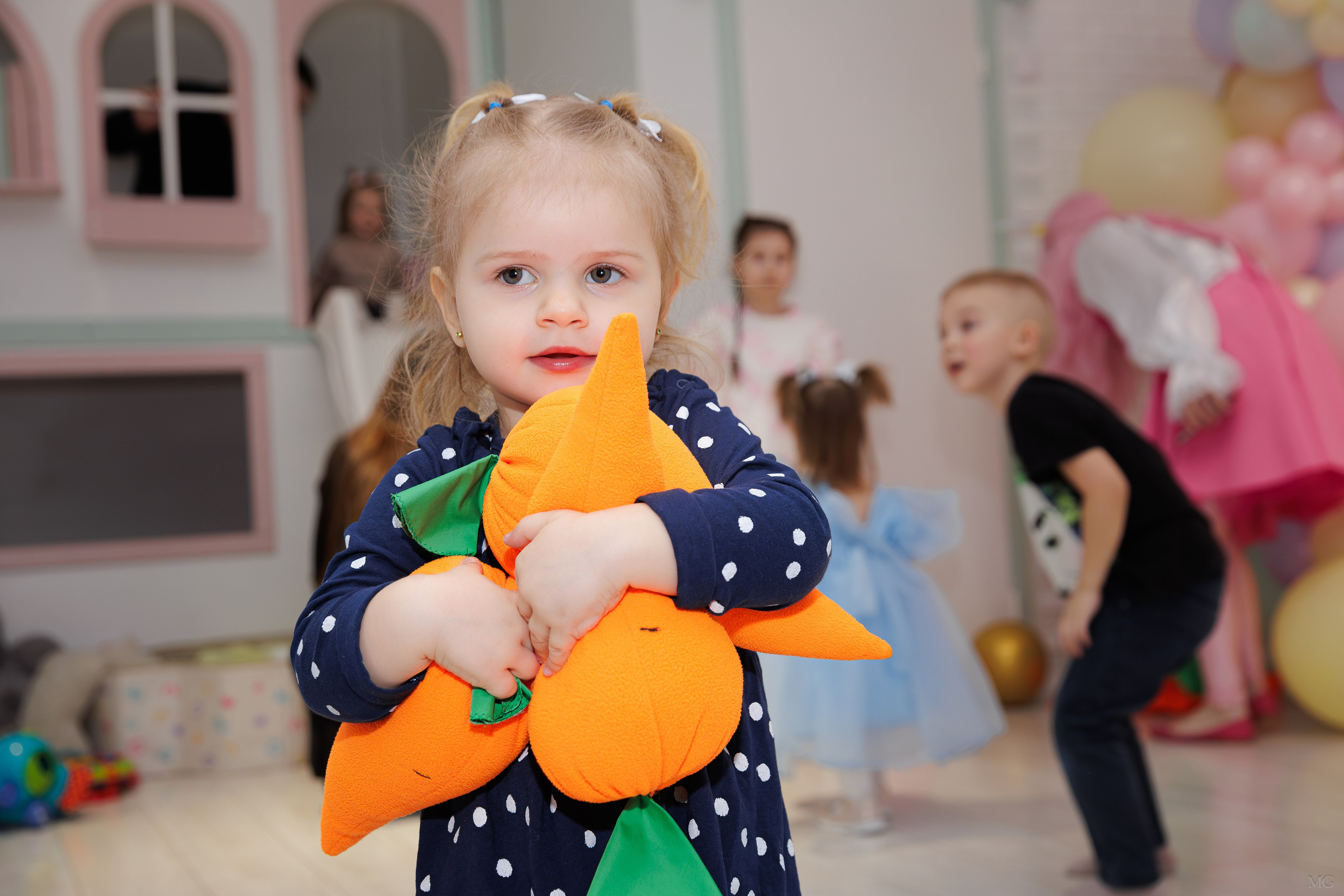 Варюше 2 Годика. Маша Гонтарь Семейный домашний репортажный фотограф в Санкт-Петербурге