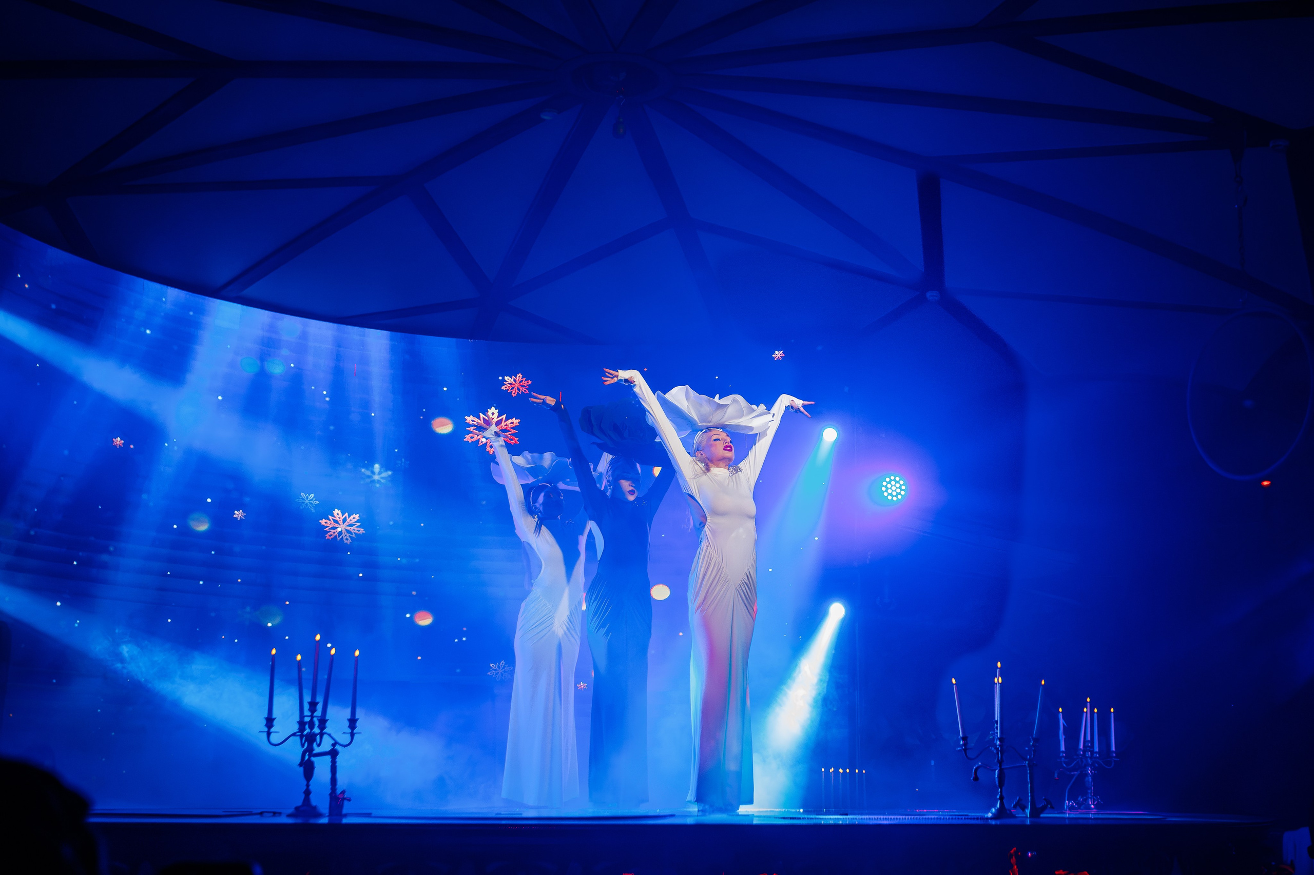 Новогодняя шоу-программа «MAGIC TIME» в PTIZZA BAR_Ялта_31.12.2025. Аминов Руслан | Фотограф