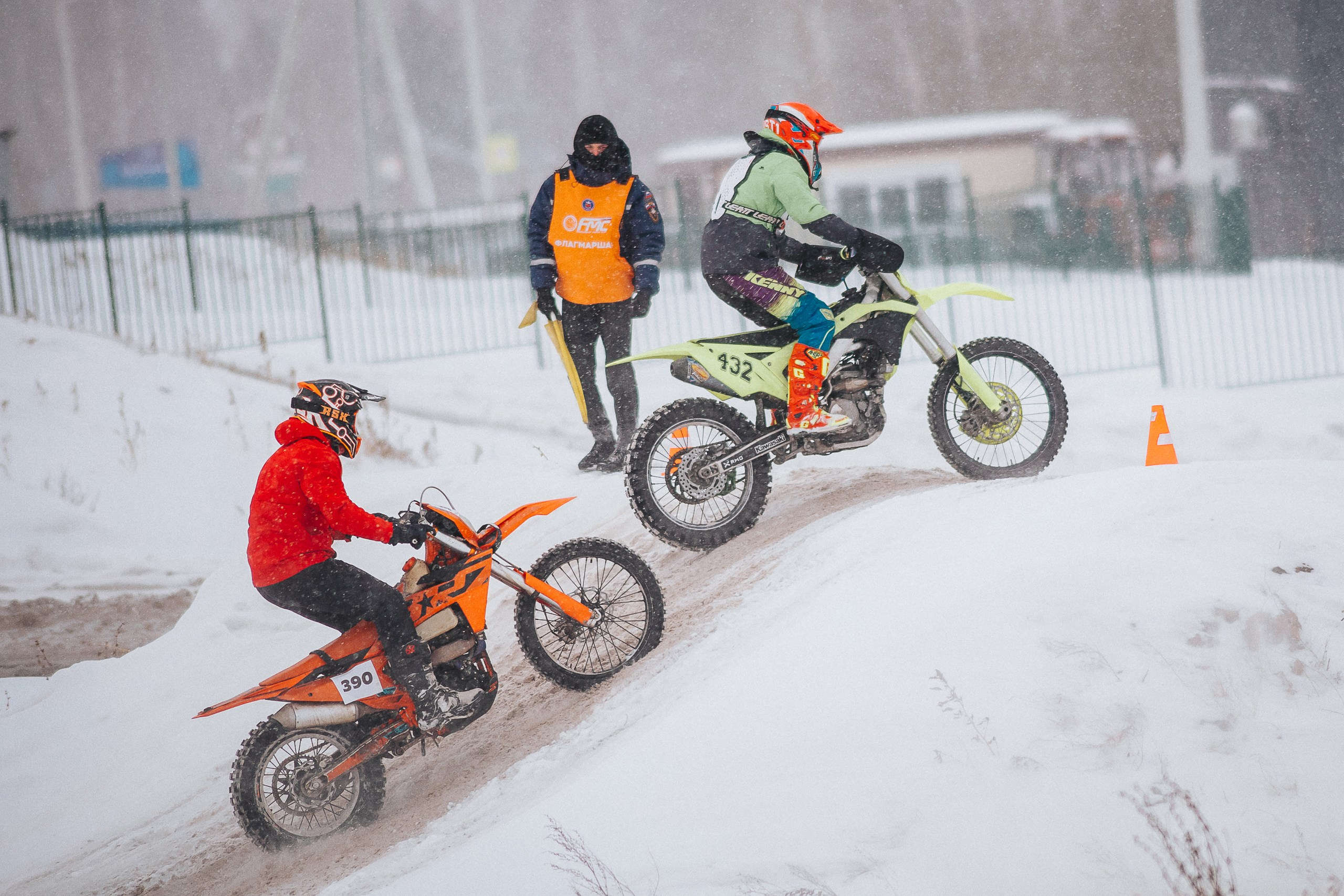 29.12.2024 — Праздничная тренировка на мотоциклетной трассе Люскус. Репортажный фотограф в Кемерово