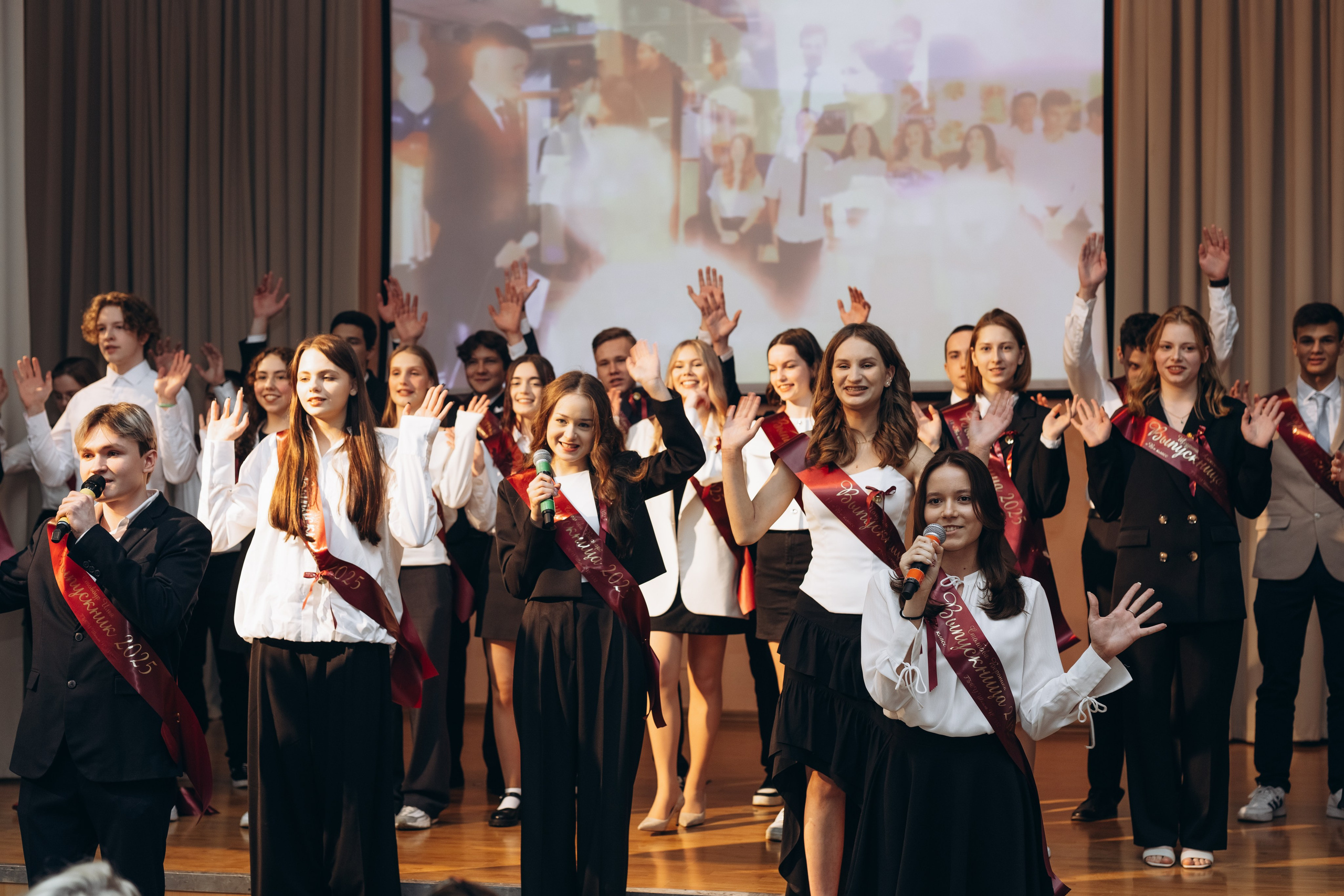 Последний звонок концерт+ фотозона. Фотограф Людмила Оюн