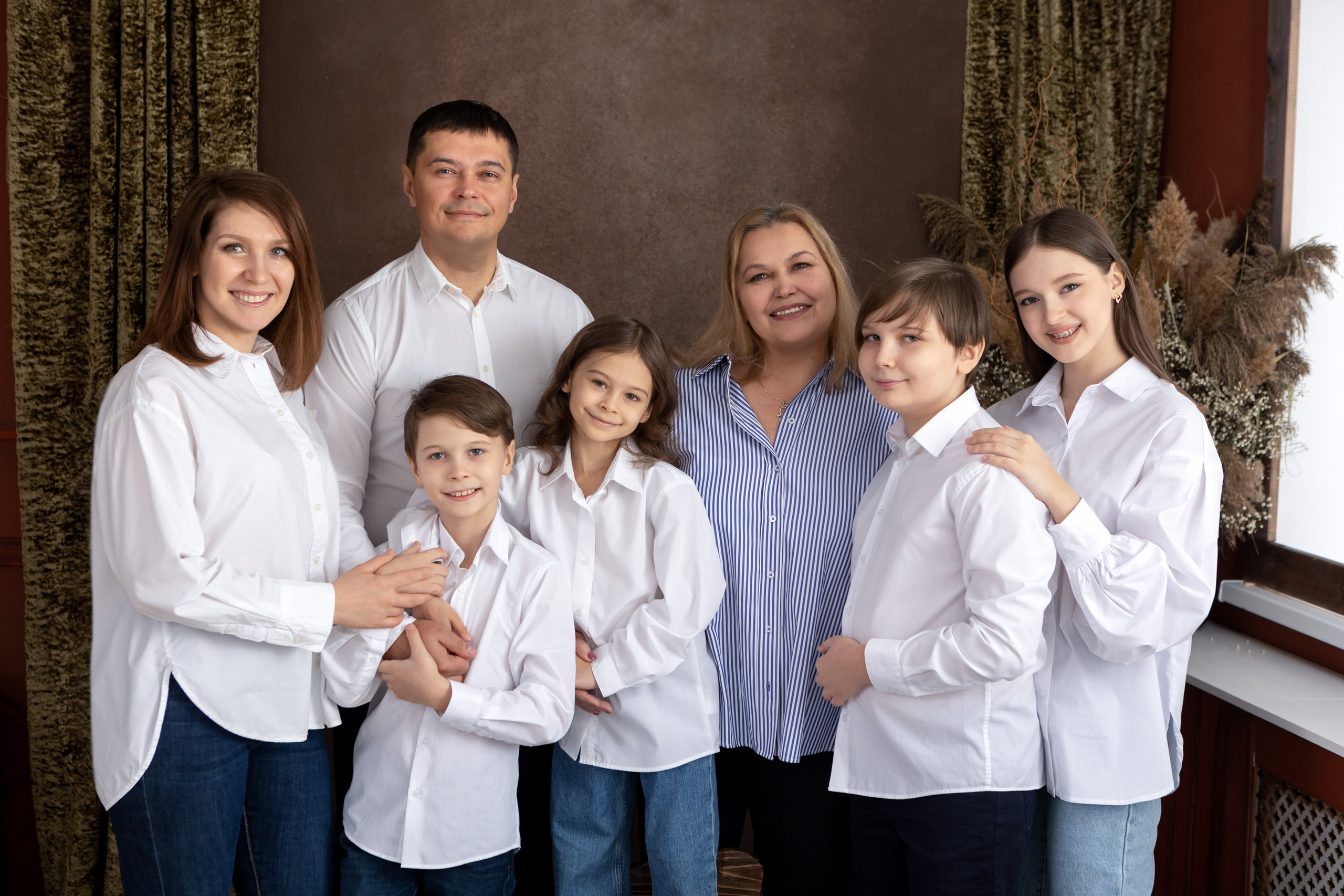 Семейная фотосессия в студии. Фотограф в Оренбурге. Профессиональный фотограф