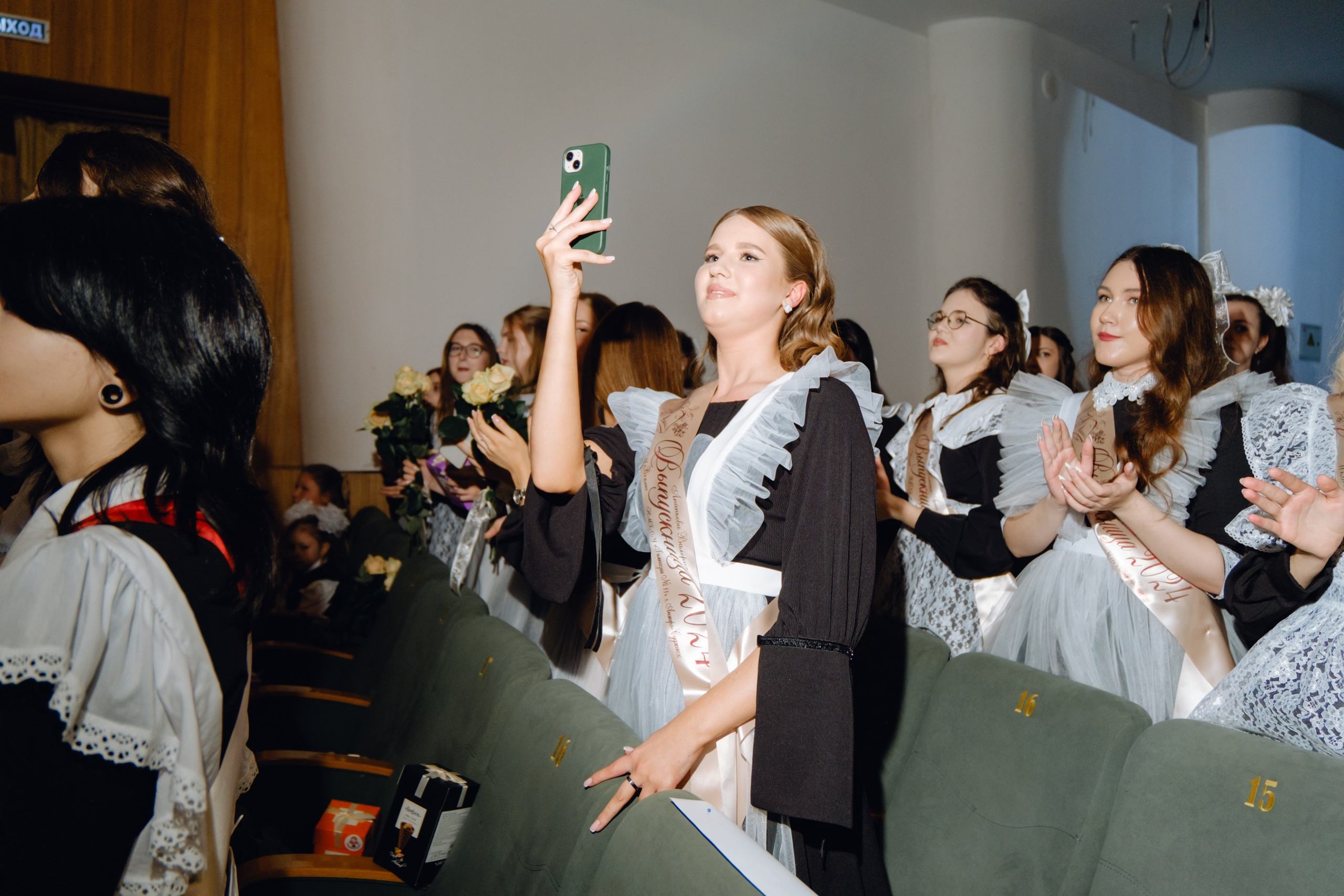 Последний звонок 11 класс. Фотограф Софья Володкина