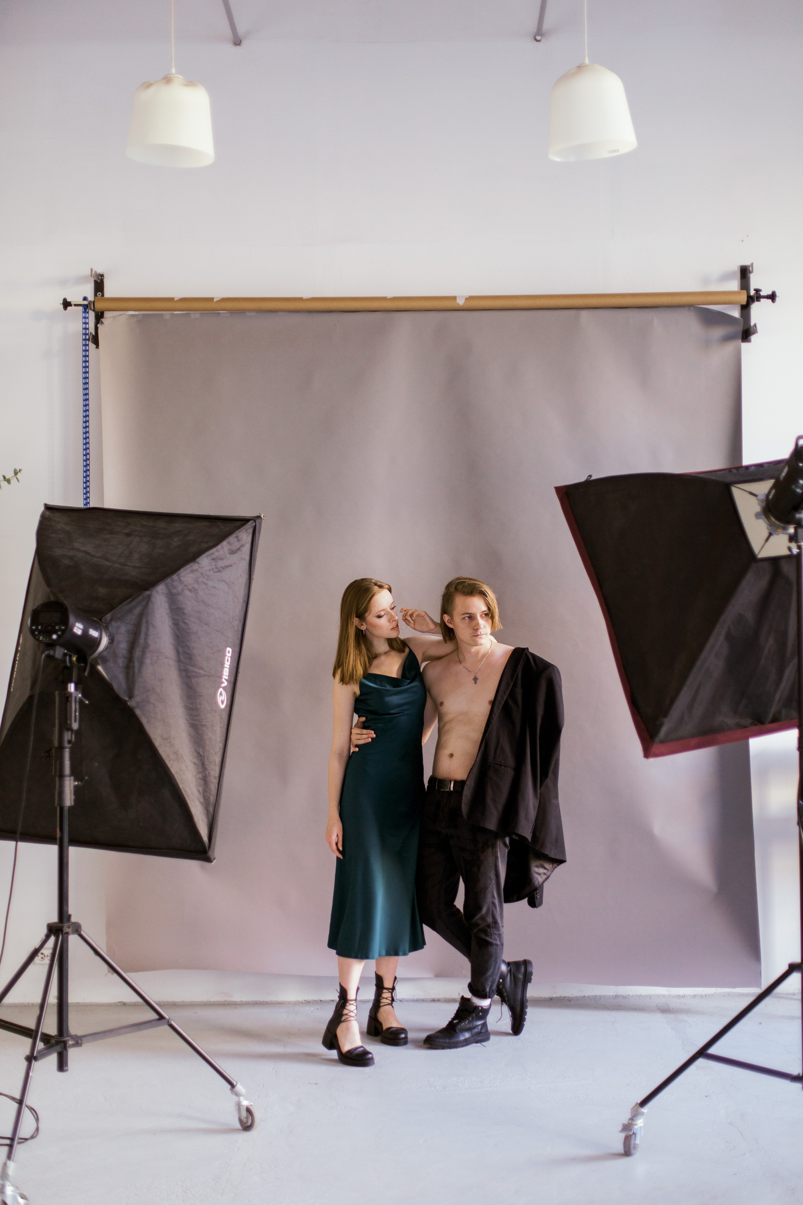 Лавстори в студии. Портреты студия Москва. Модельные тесты. Lovestory студия в Москве. Женсий фотограф