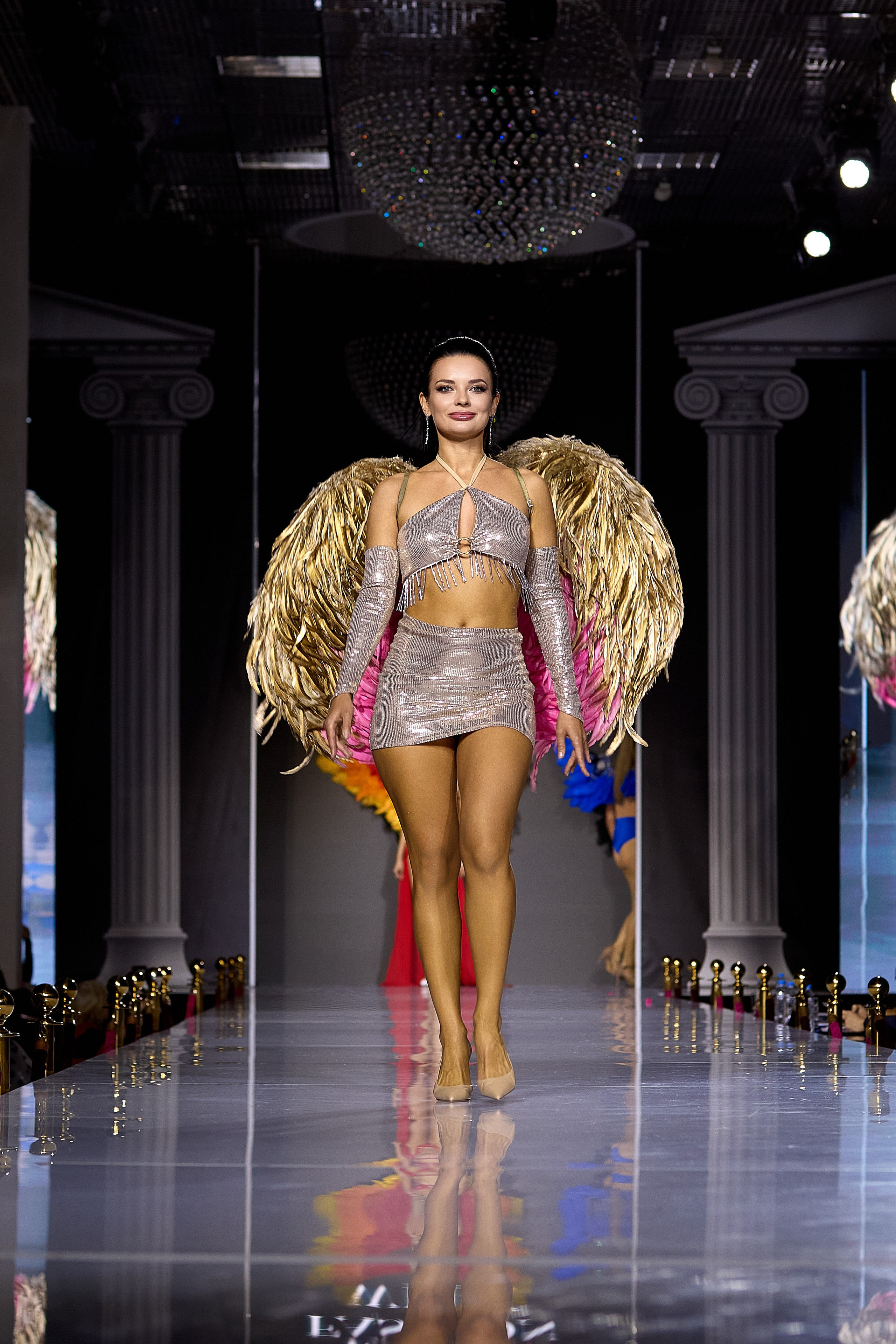 Показ в стиле Victoria's Secret | Ювелирная неделя моды «Эстет»