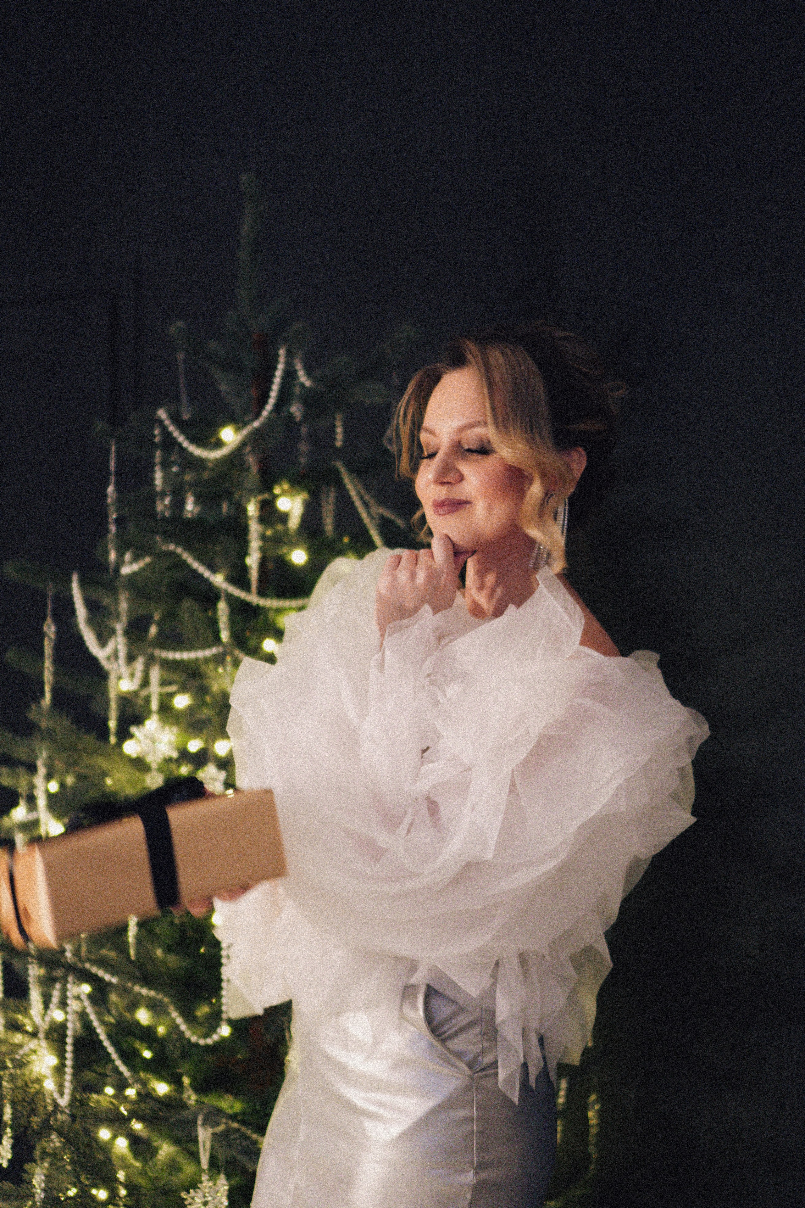 НОВОГОДНЯЯ ФОТОСЕСИИЯ В СТУДИИ ДЛЯ ДЕВУШКИ И ПРОГУЛКА ПО ЧЕРНЫШЕВСКОЙ. Профессиональный фотограф, Санкт-Петербург — Виктория Богомолова