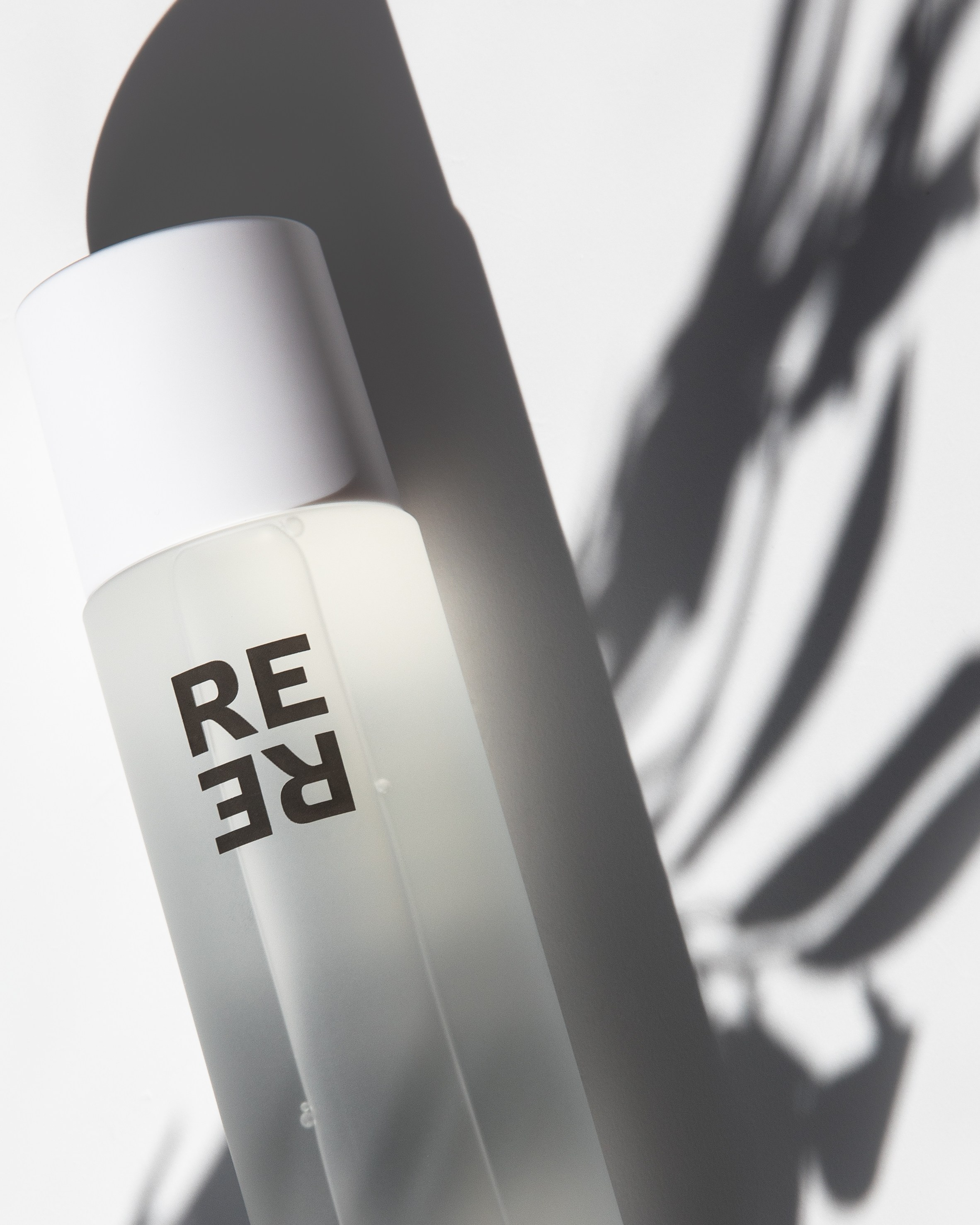 Предметные кадры для брендов, товары, косметика, уходовые продукты, декоративка, волосы. Рекламный фотограф Ксения Вершинина | Москва