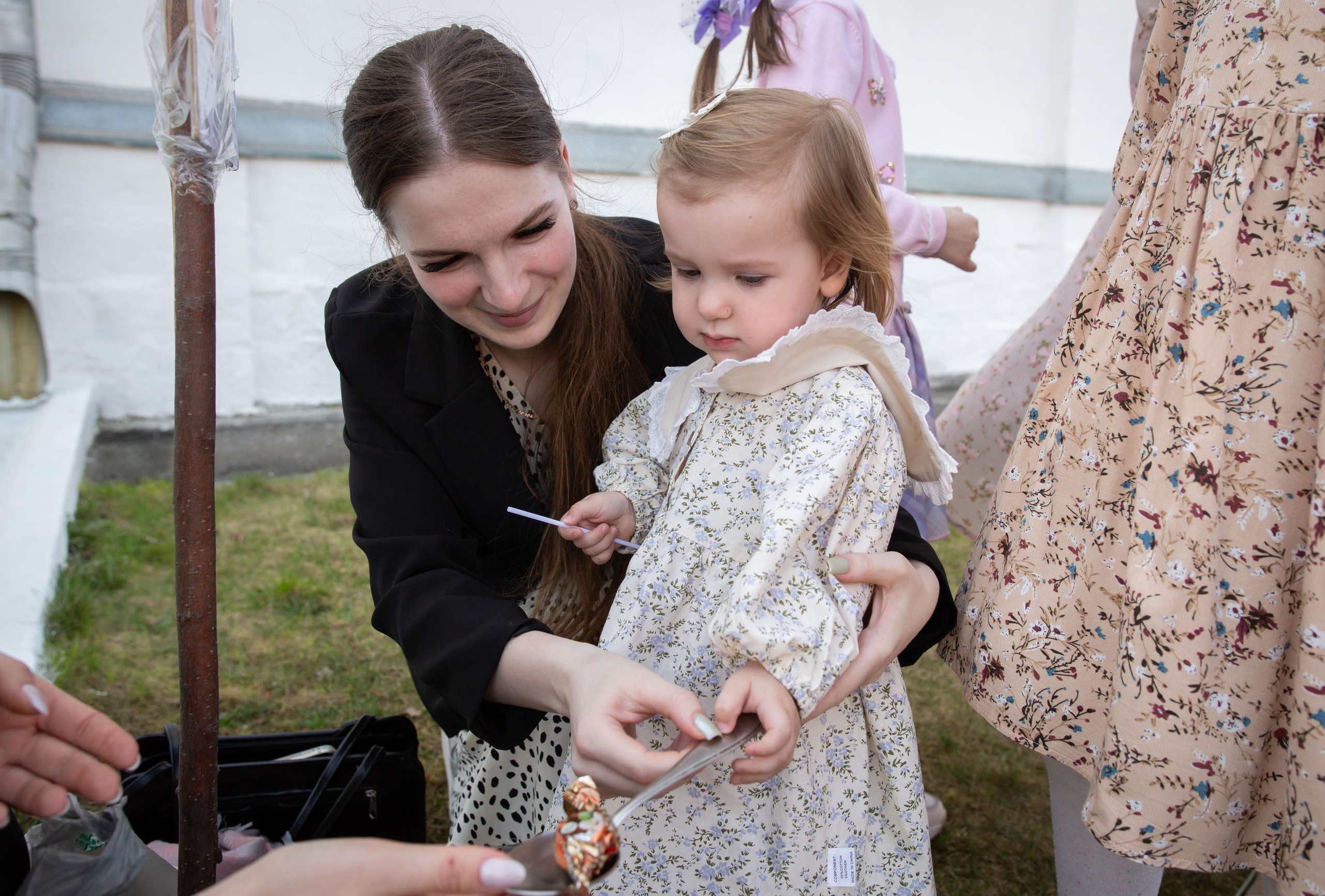 Пасха Воскресенский храм с Ашитково и ярмарка около храма. Семейный и детский фотограф Анна Петракова