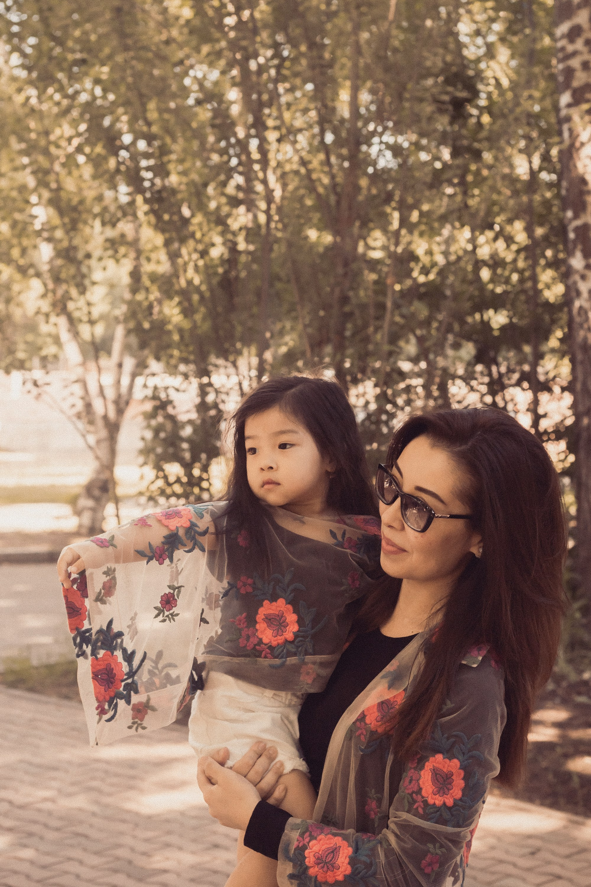 Летняя прогулка мамы и дочери. Фотограф Наталья Гончарова. Снимаю живые портреты в Алматы